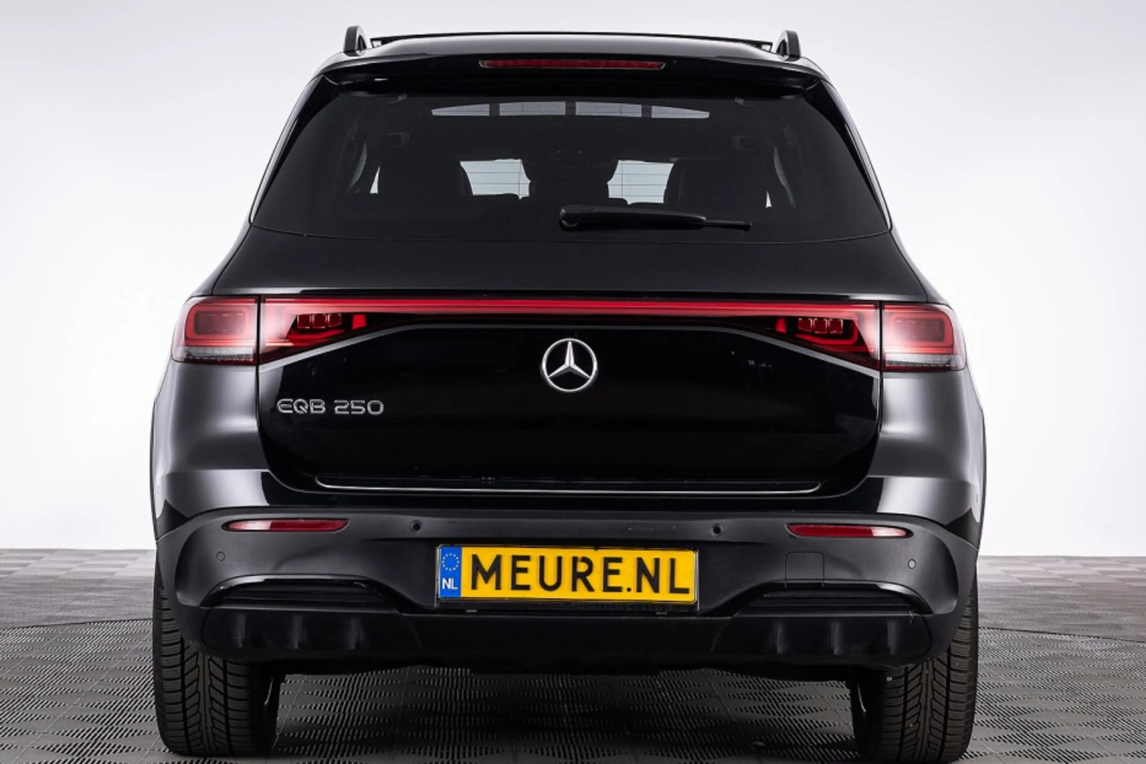 Mercedes-Benz EQB 250 AMG Line 67kwh 7-PERSOONS | PANORAMA | AMBIENT LIG — photo 35