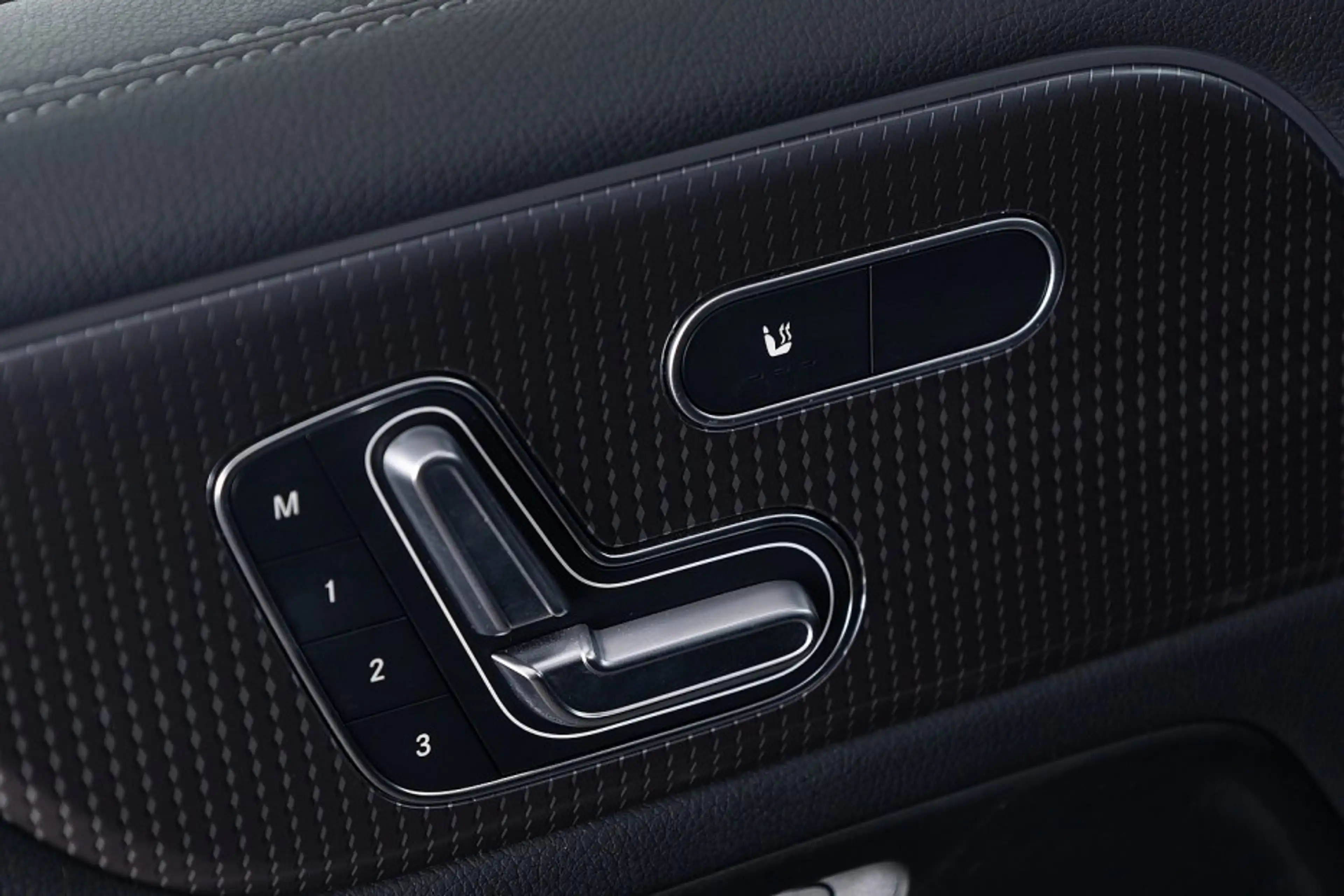 Mercedes-Benz EQB 250 AMG Line 67kwh 7-PERSOONS | PANORAMA | AMBIENT LIG — photo 12