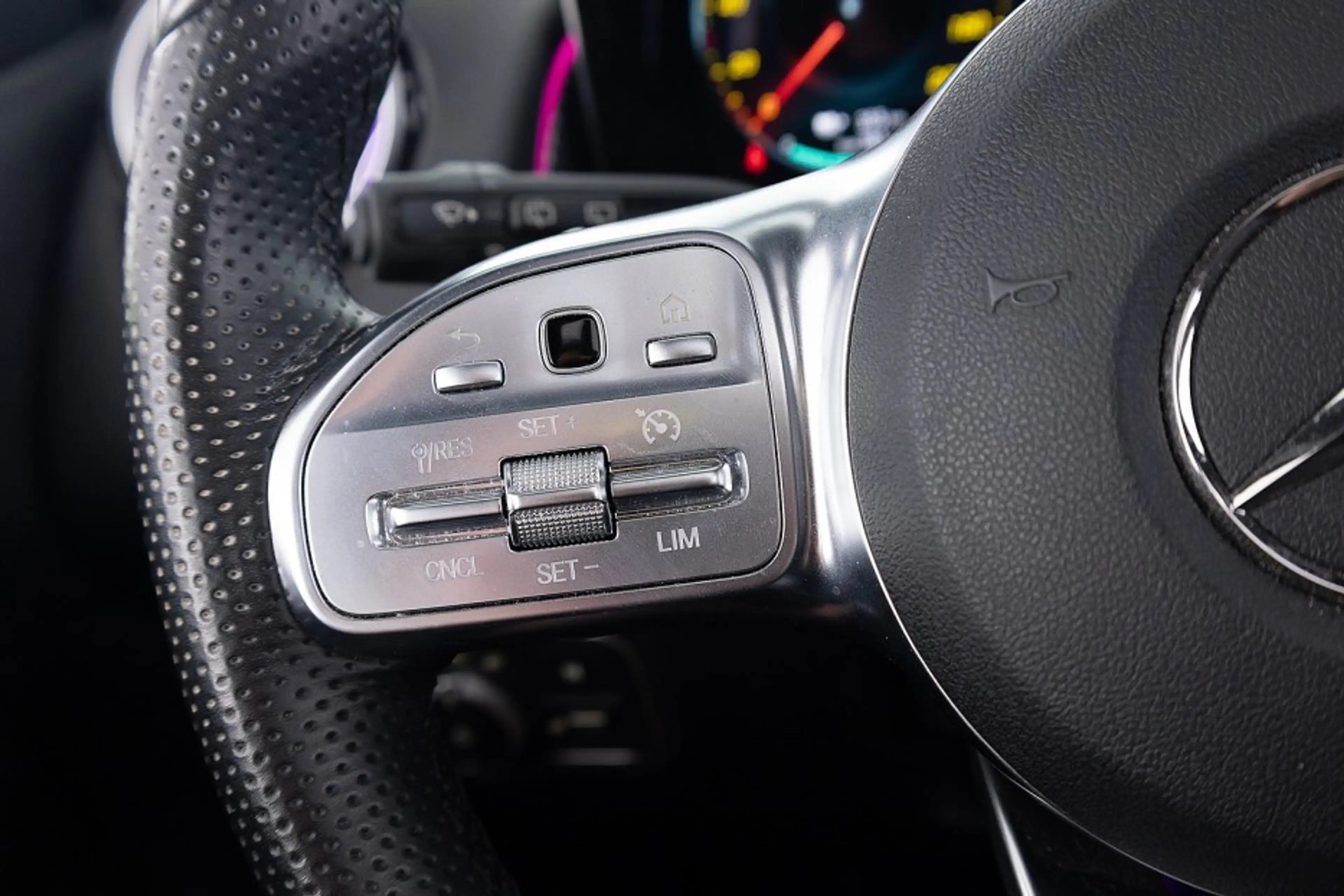 Mercedes-Benz EQB 250 AMG Line 67kwh 7-PERSOONS | PANORAMA | AMBIENT LIG — photo 22