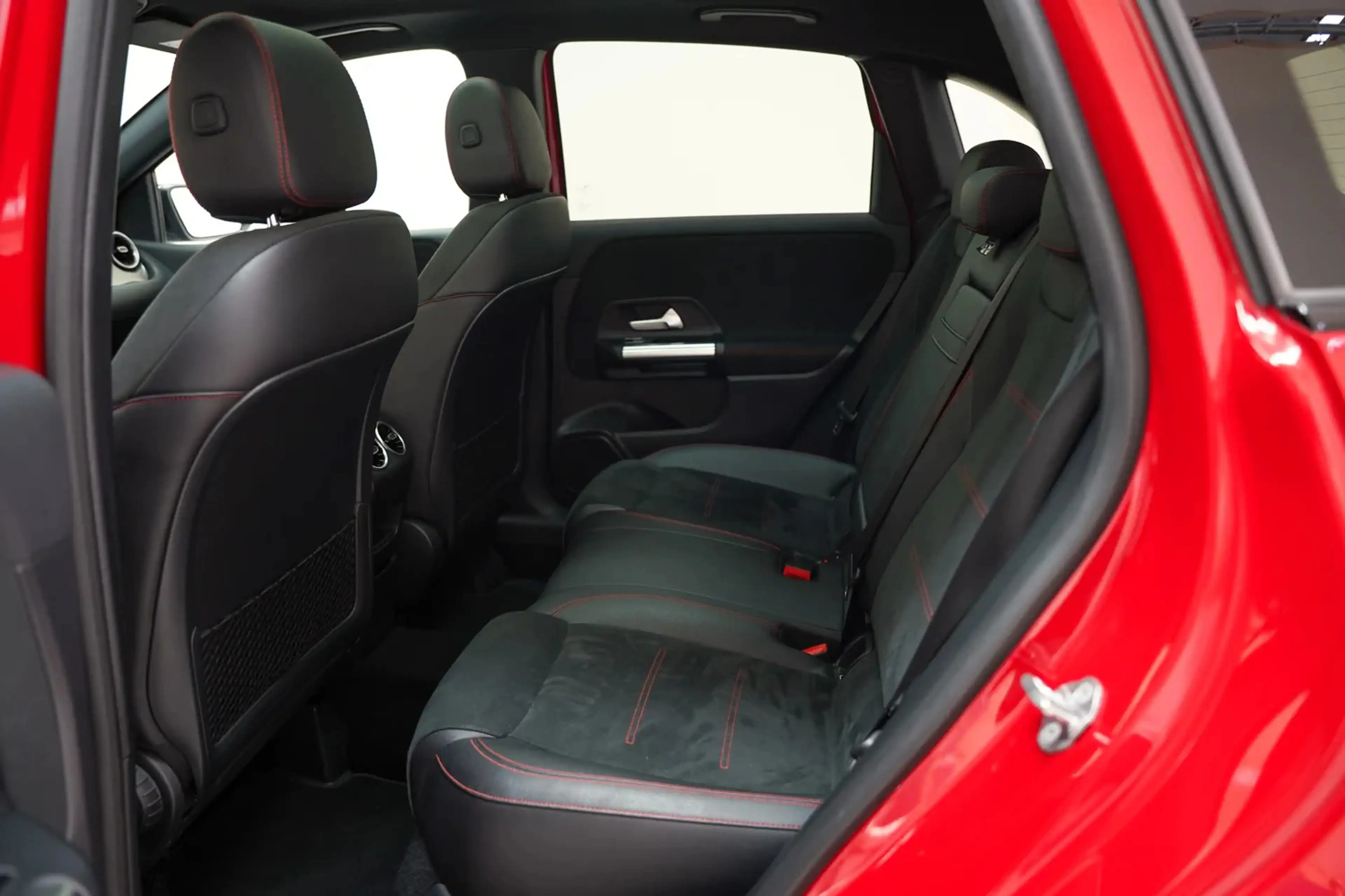 Mercedes-Benz B 200 AMG-Line Night Aut. [ Panorama LED Navi Camera] — photo 13