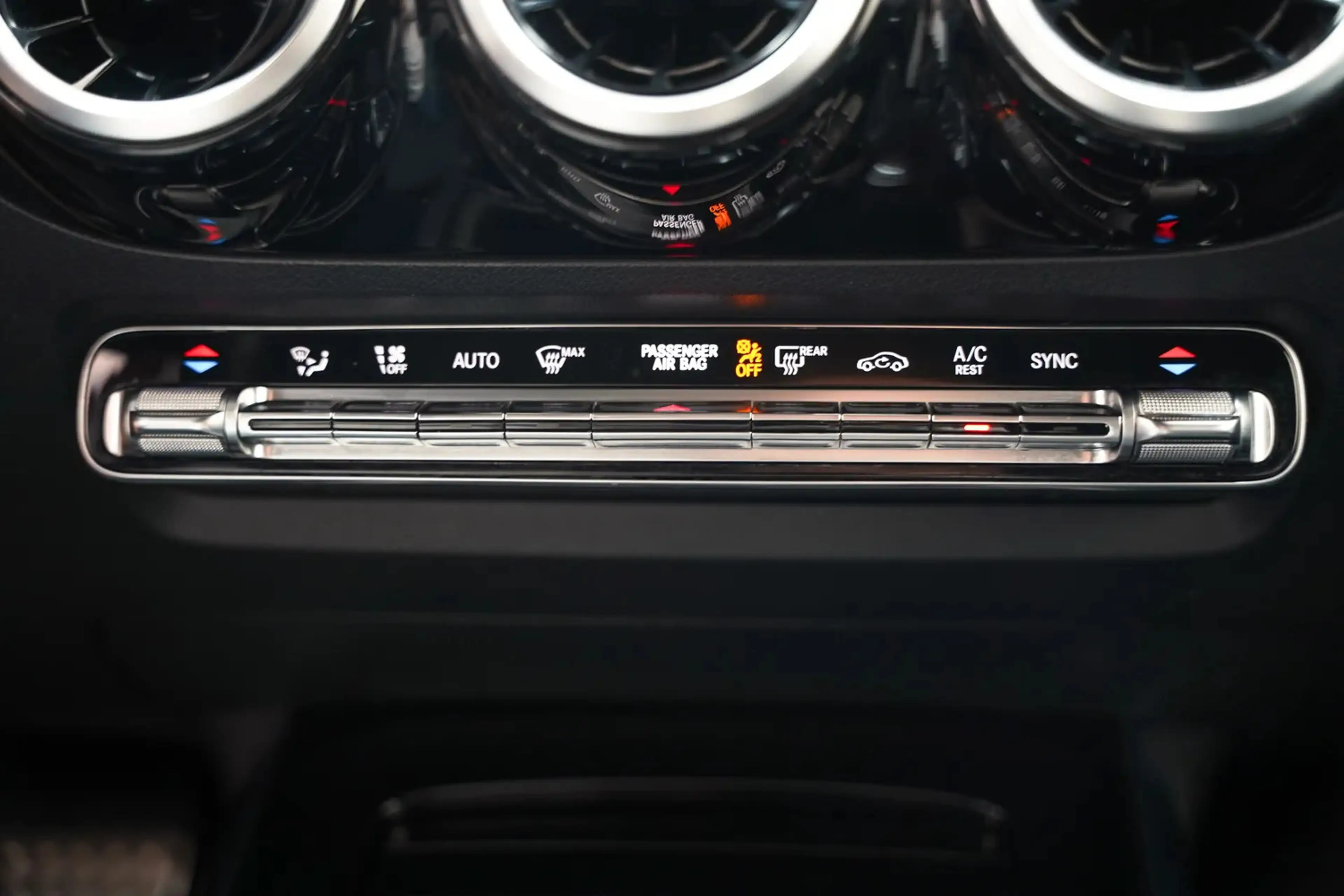 Mercedes-Benz B 200 AMG-Line Night Aut. [ Panorama LED Navi Camera] — photo 9