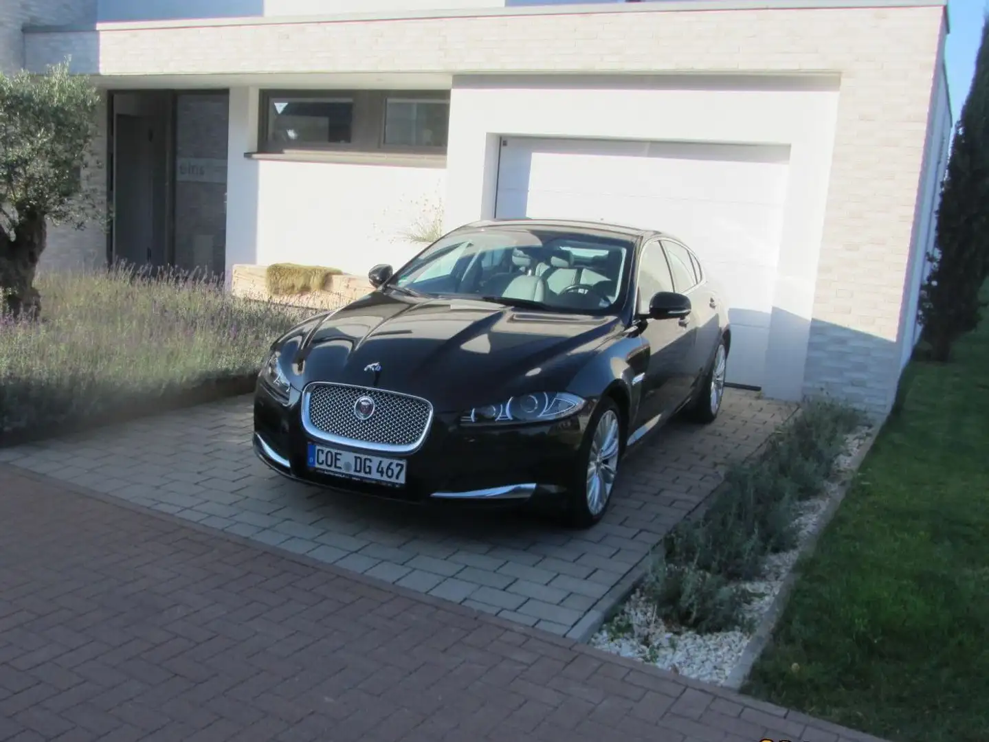Jaguar XF XF  3.0 V6 Diesel Limosine LUXURY Schwarz - 1