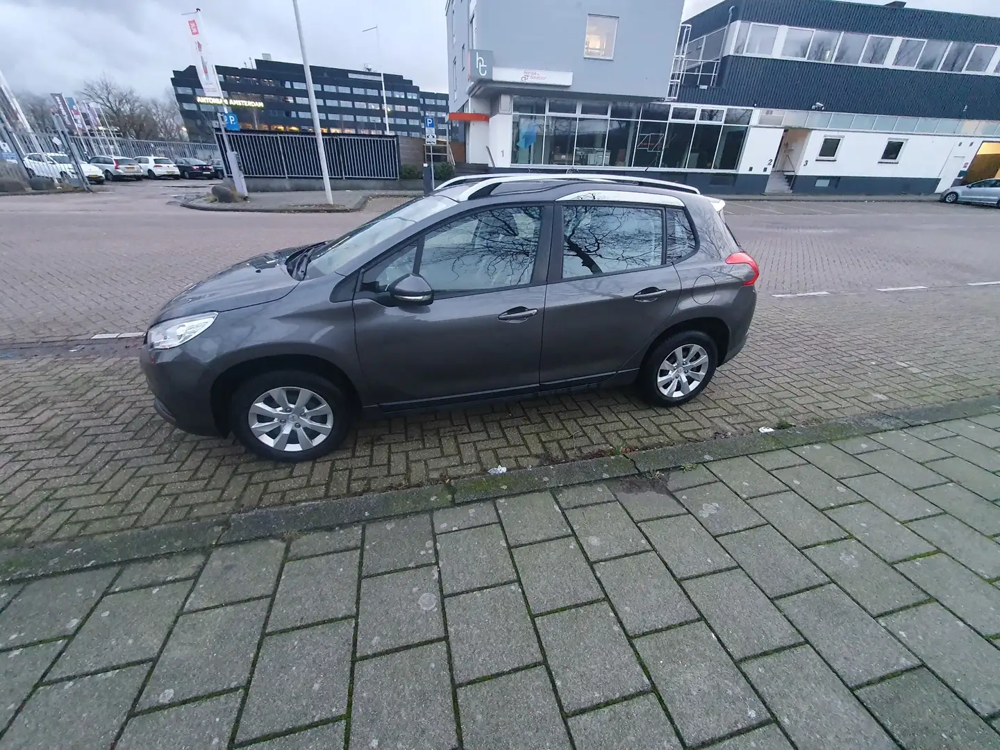 Peugeot 2008 1.2 VTi Access Grijs - 1