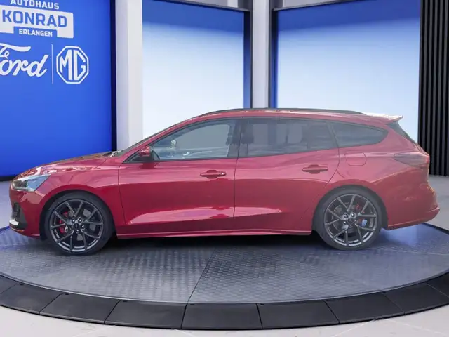 Ford Focus view 3