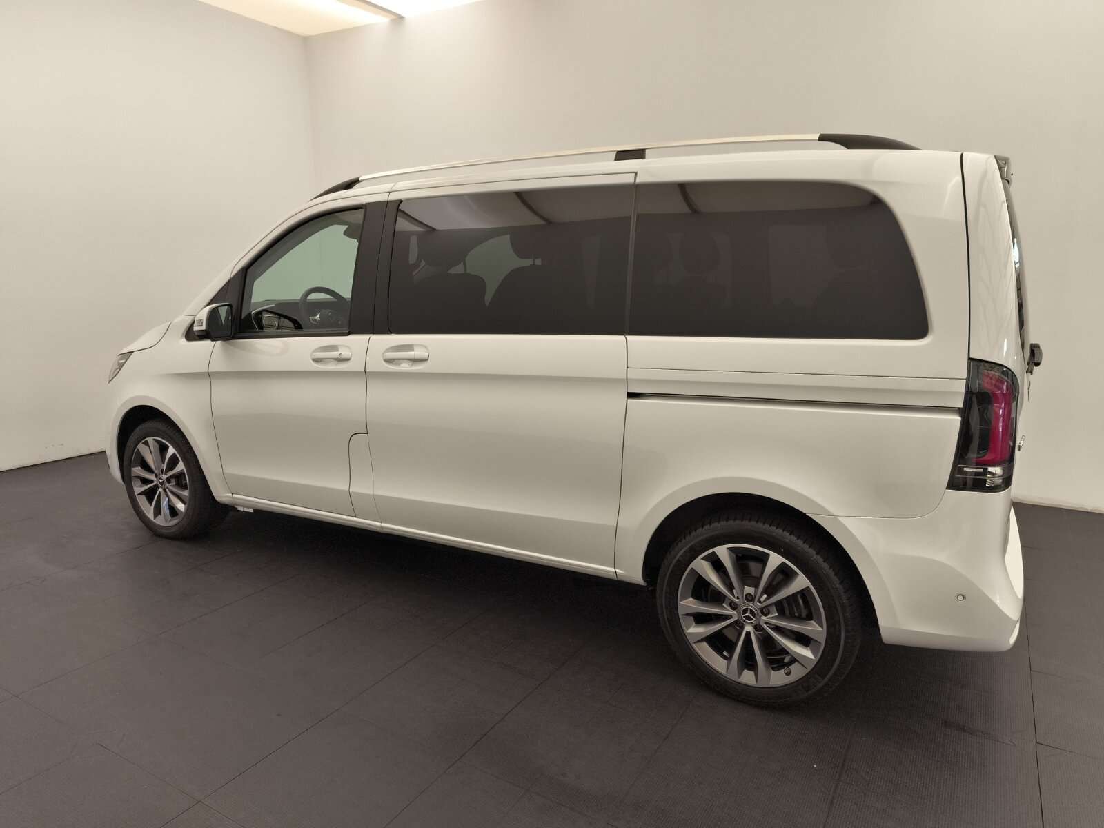 Mercedes-Benz V 220