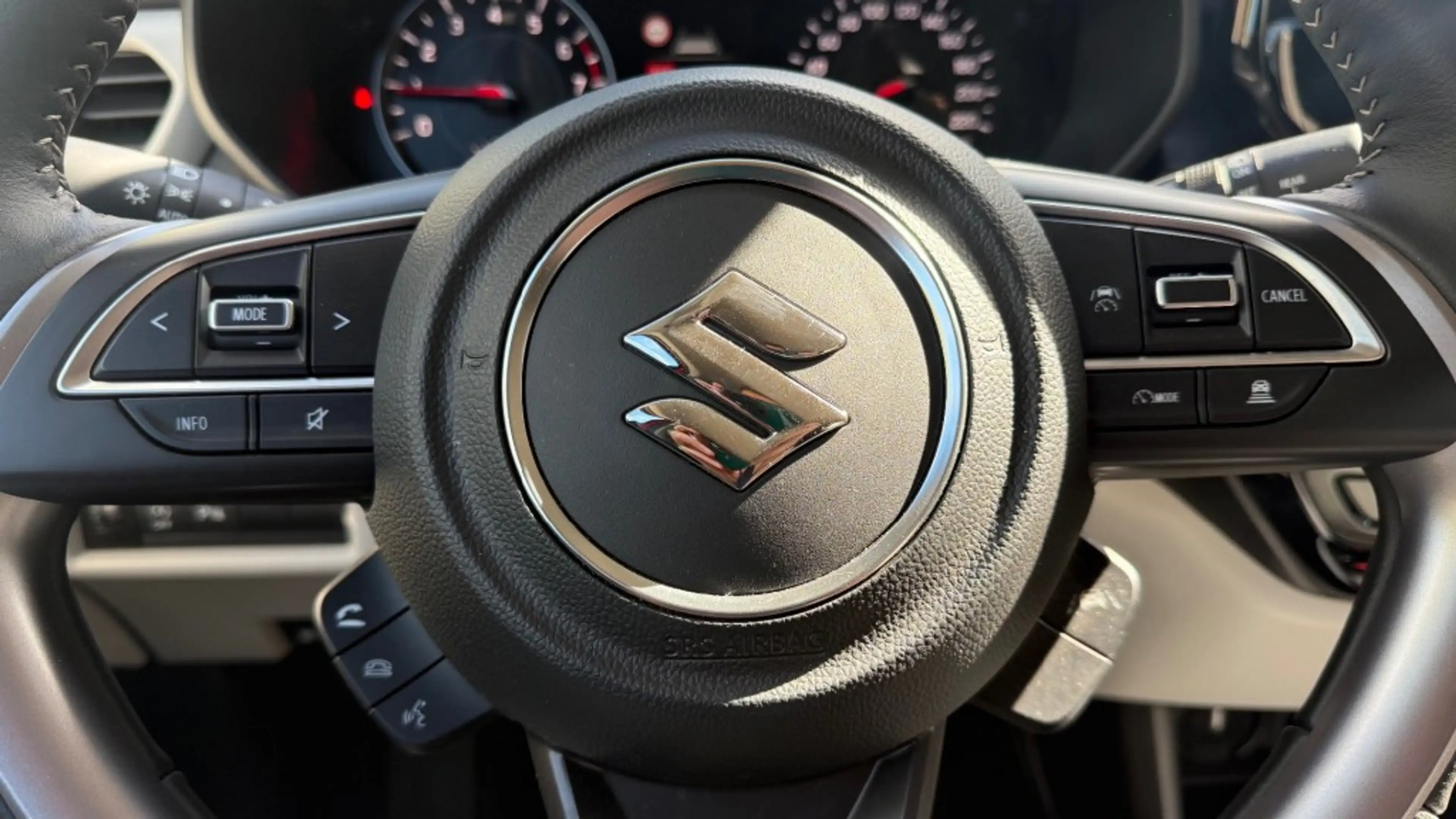 Suzuki Swift 1.2 SELECT SMARTHYB. AUT All-weather band — photo 12