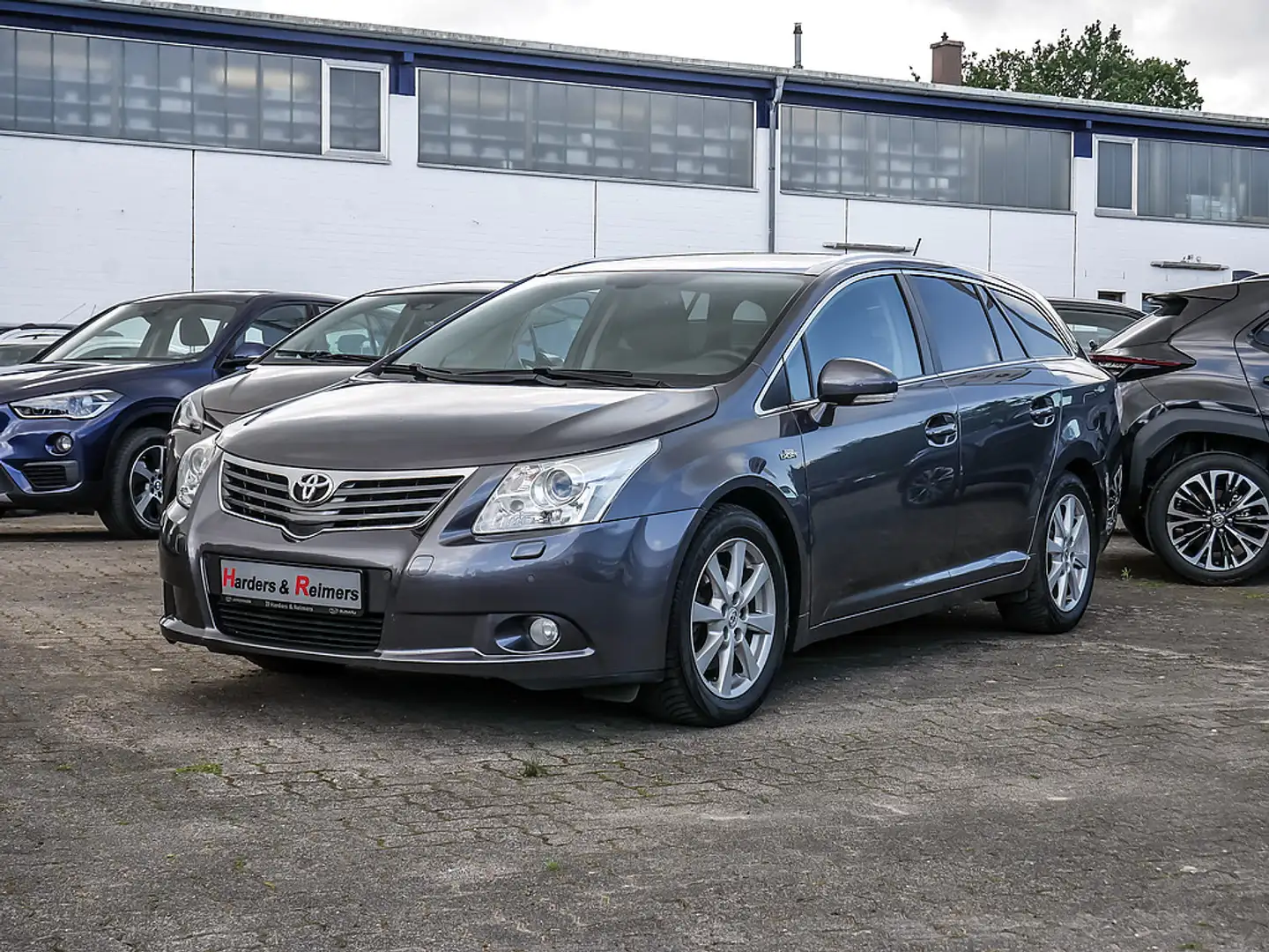 Toyota Avensis Combi 2.2 D-4D KAMERA XENON NAVI AHK Grau - 1