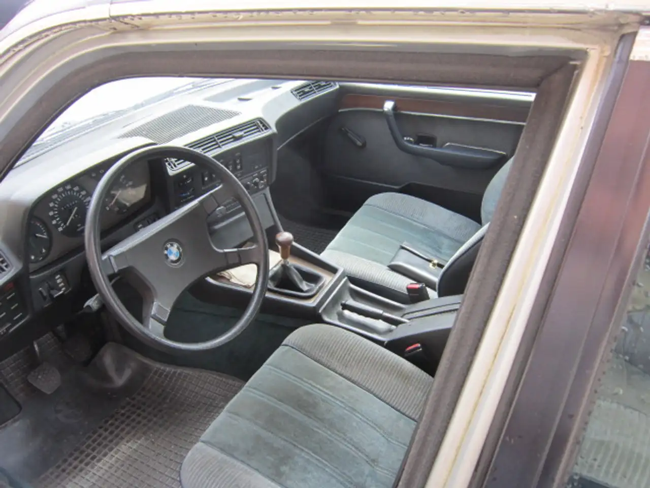 BMW 732 7er-Reihe (E23/E27), foto 7