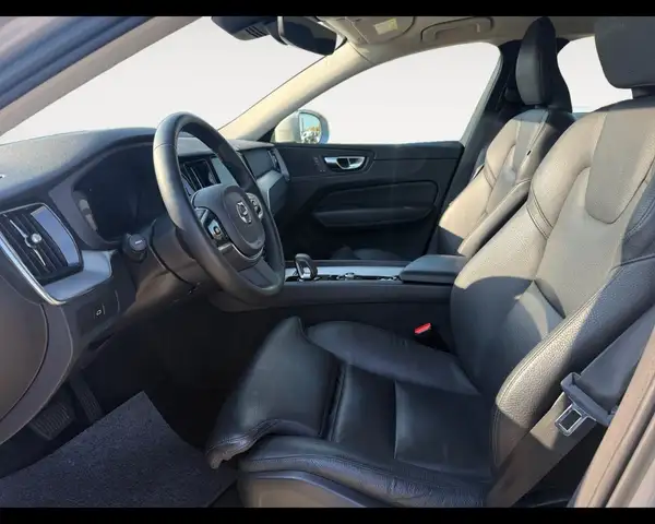 Volvo XC60 view 9