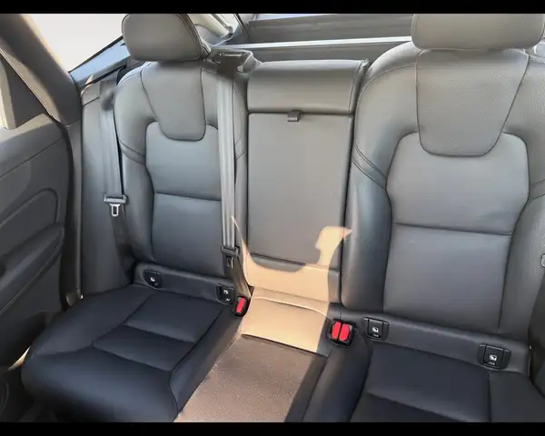 Volvo XC60 view 13