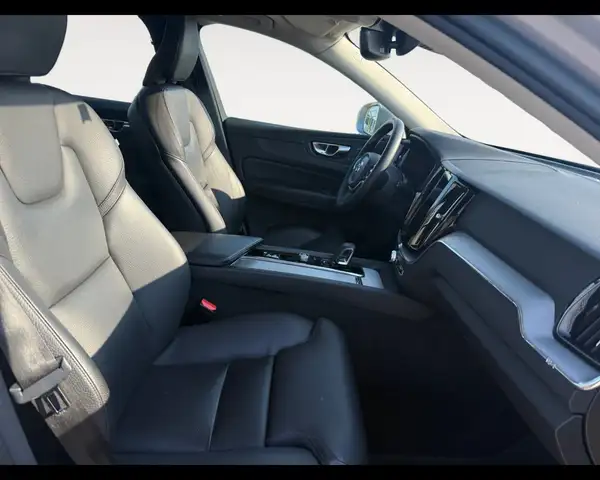 Volvo XC60 view 15