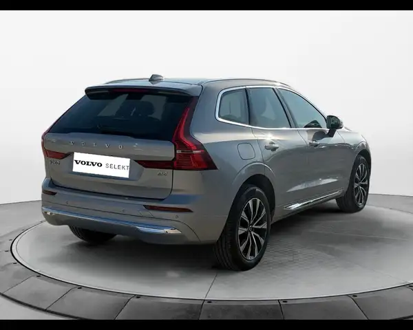 Volvo XC60 view 5
