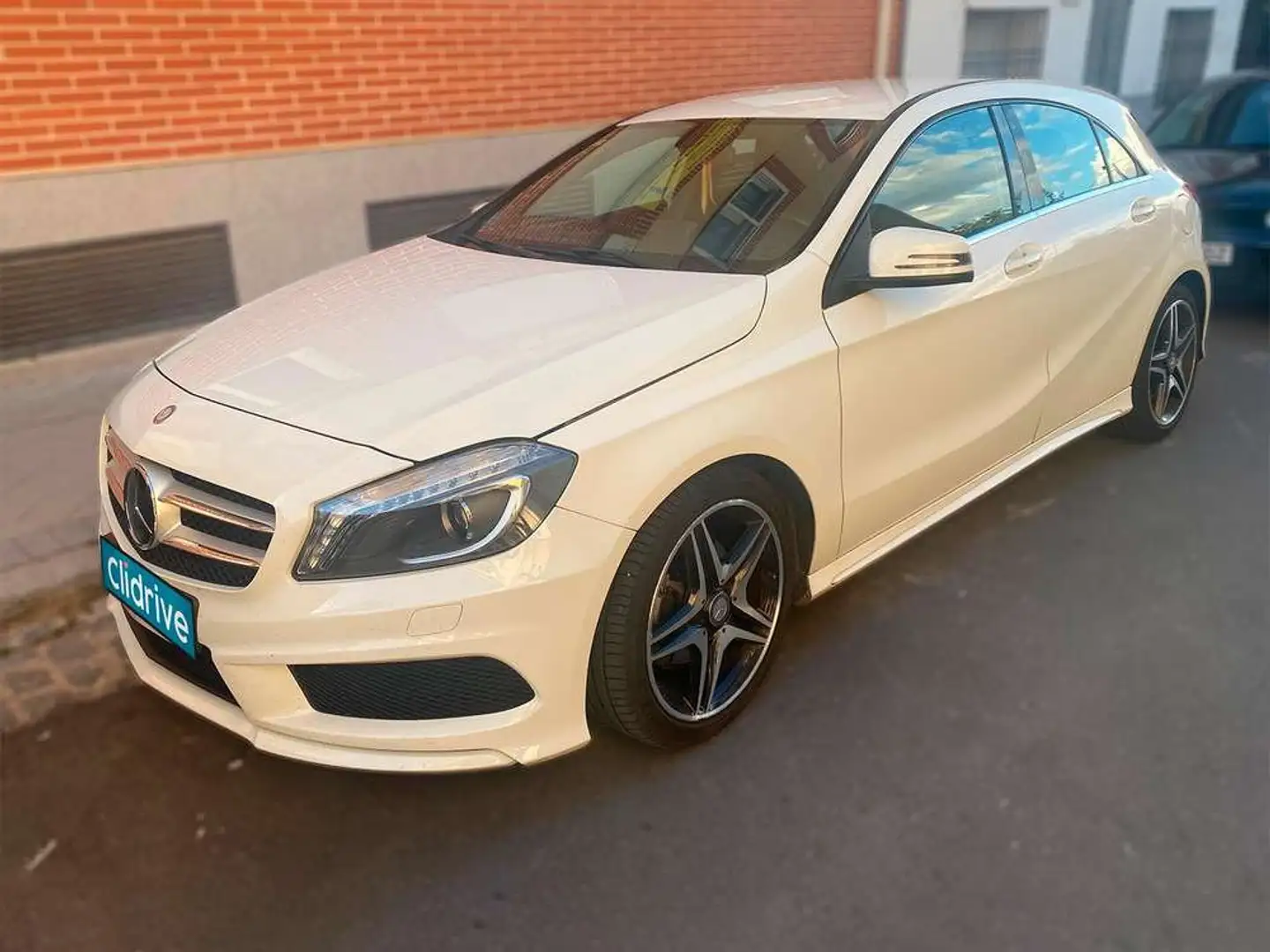 Mercedes-Benz A 200 200CDI BE AMG Line Beige - 1