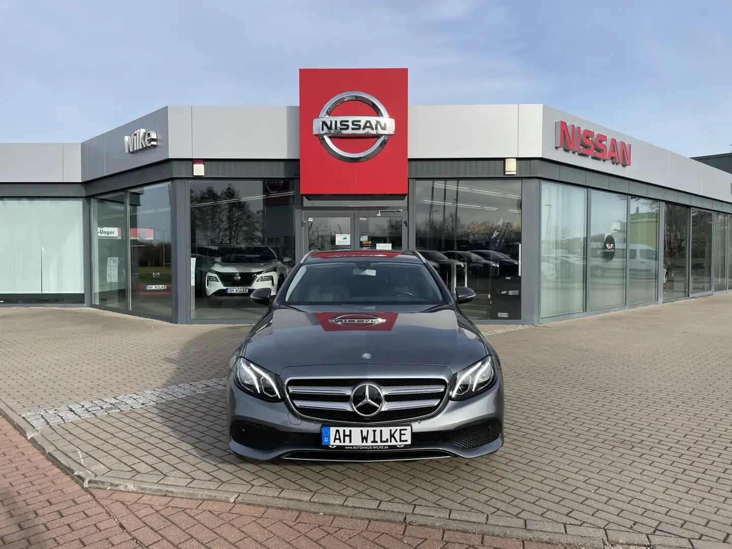Mercedes-Benz E 220 T d AVANTGARDE/LED/SHZ/NAVI/KAMERA Grijs - 2