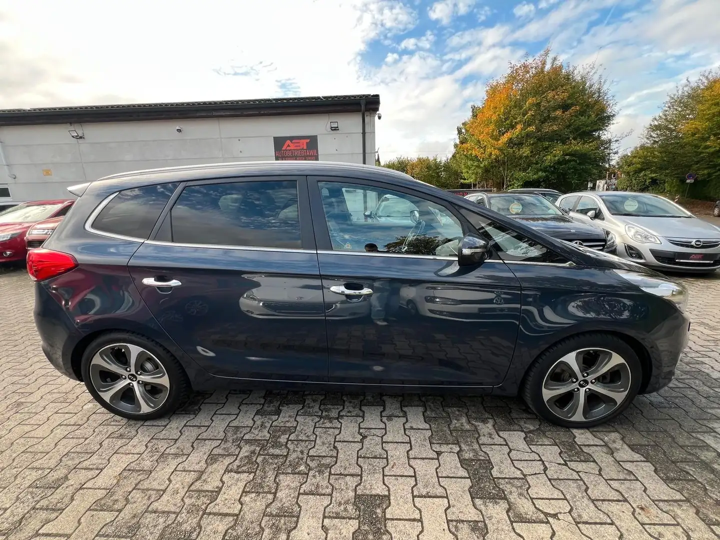 Kia Carens 1.7 CRDI,TÜV NEU,Navi,PDC,Kamera,7Sitzer Blau - 2