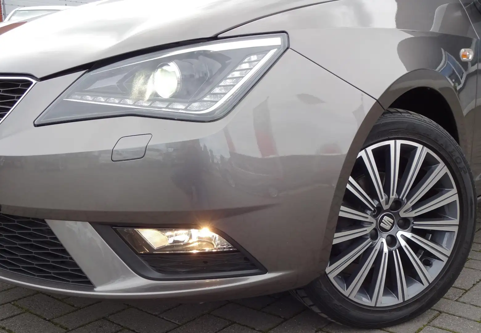 SEAT Ibiza 1.2 TSI Style,H-Leder,Xenon,Car-Apple-play Grijs - 2