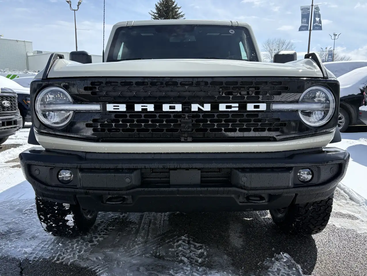 Ford Bronco снимка Ford Bronco