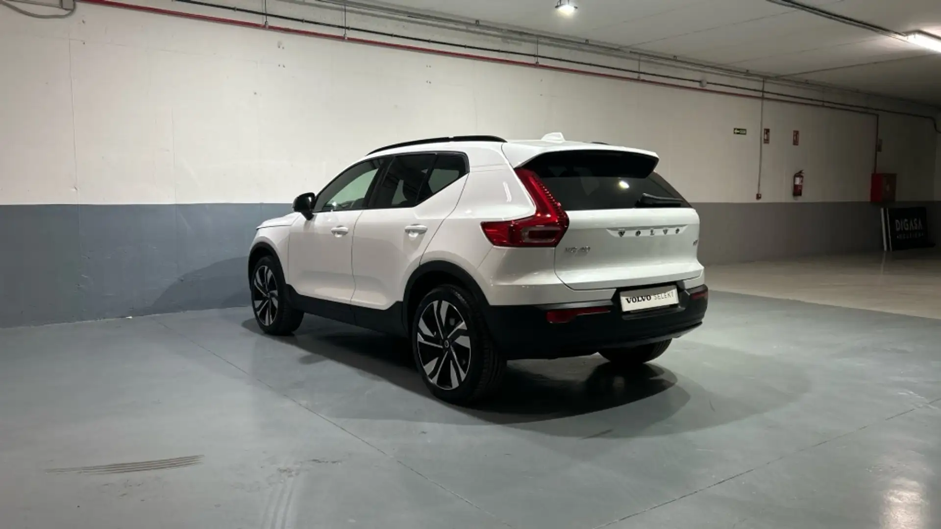 Volvo XC40 PLUS, B3 MILD HYBRID, GASOLINA, DARK - 2