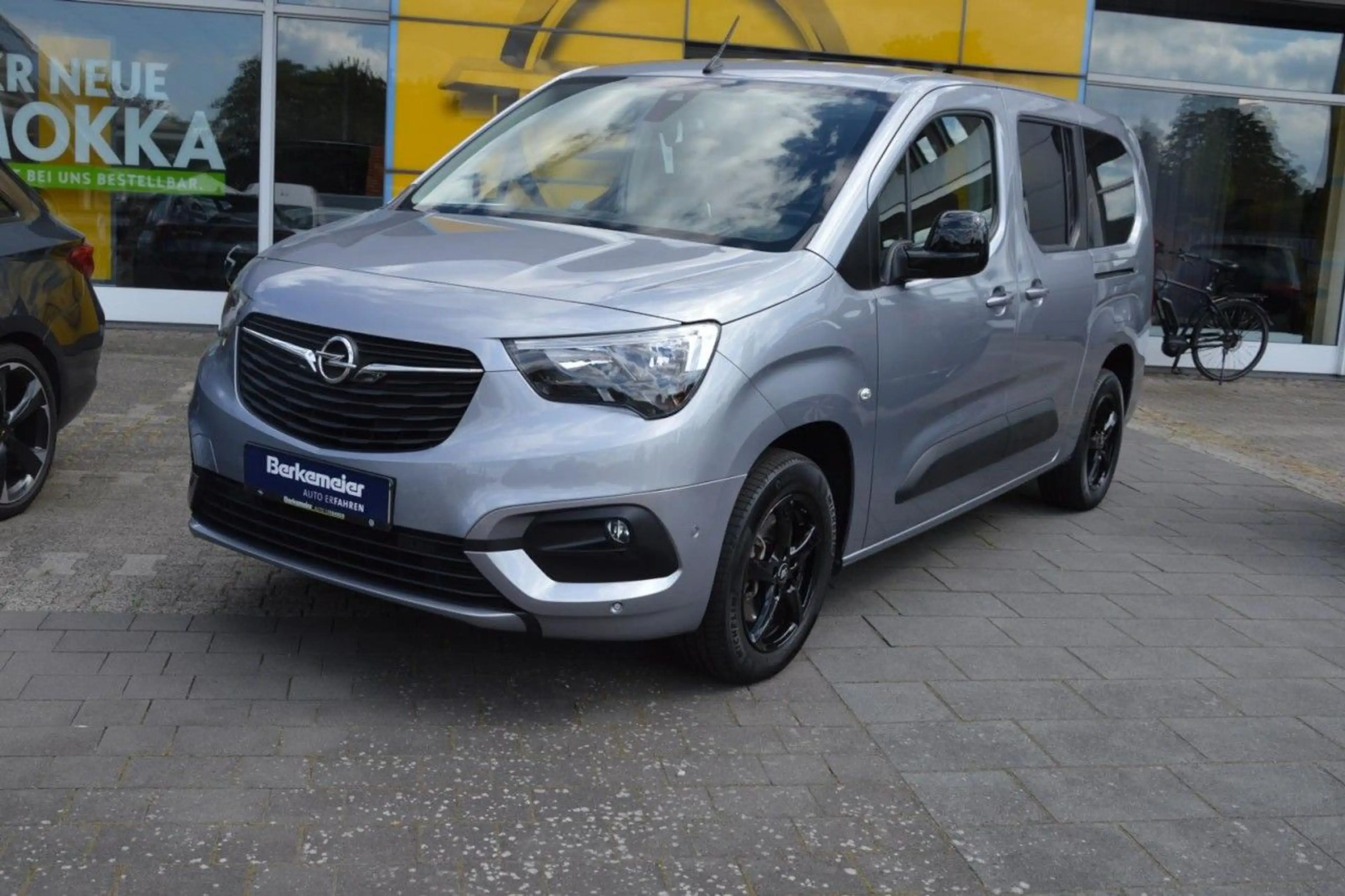 Opel Combo Life E Elegance SHZ / NAVI / KAMERA / AHK / 7-Sitze — photo 2