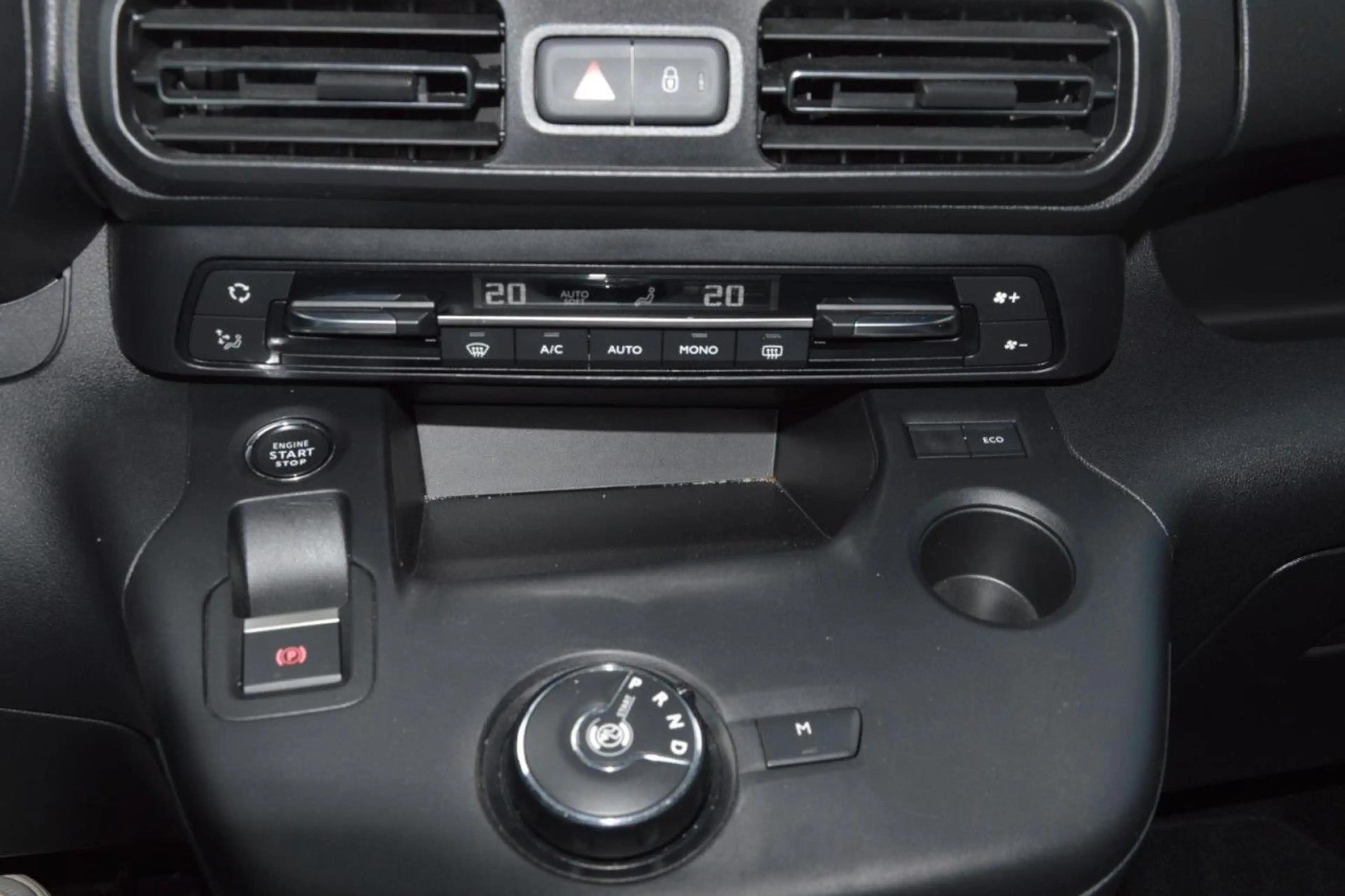 Opel Combo Life E Elegance SHZ / NAVI / KAMERA / AHK / 7-Sitze — photo 18