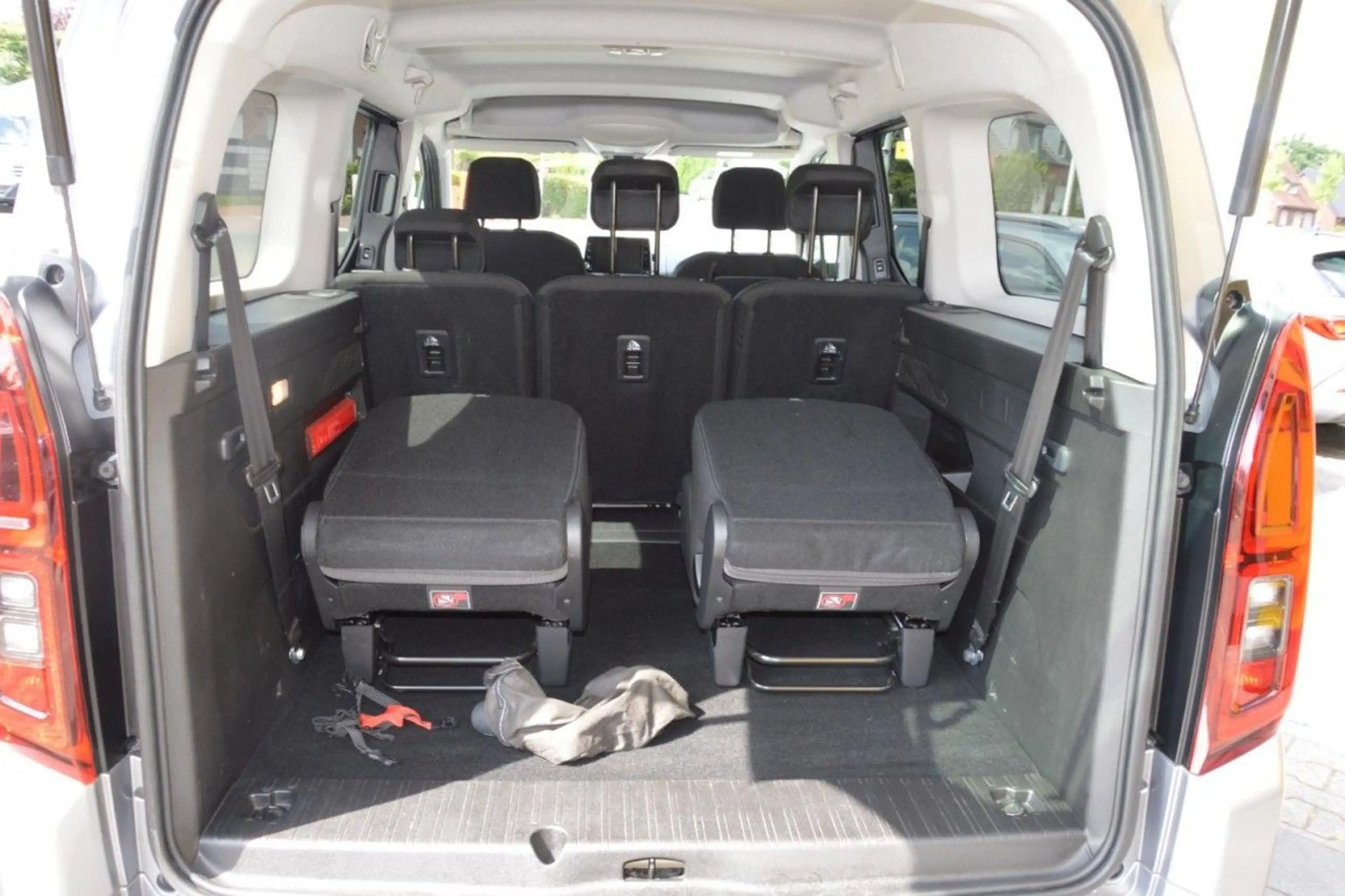 Opel Combo Life E Elegance SHZ / NAVI / KAMERA / AHK / 7-Sitze — photo 7