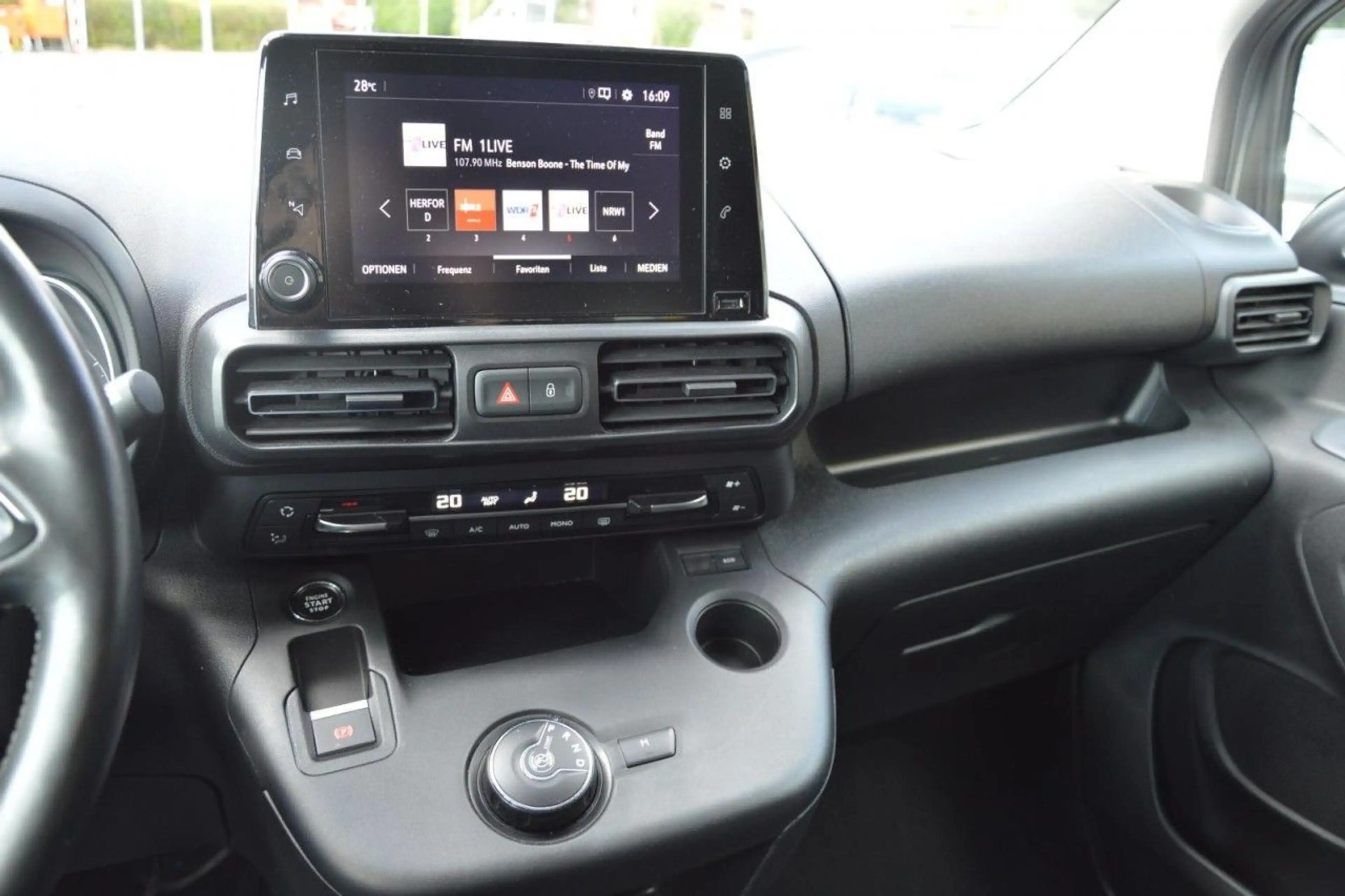 Opel Combo Life E Elegance SHZ / NAVI / KAMERA / AHK / 7-Sitze — photo 13