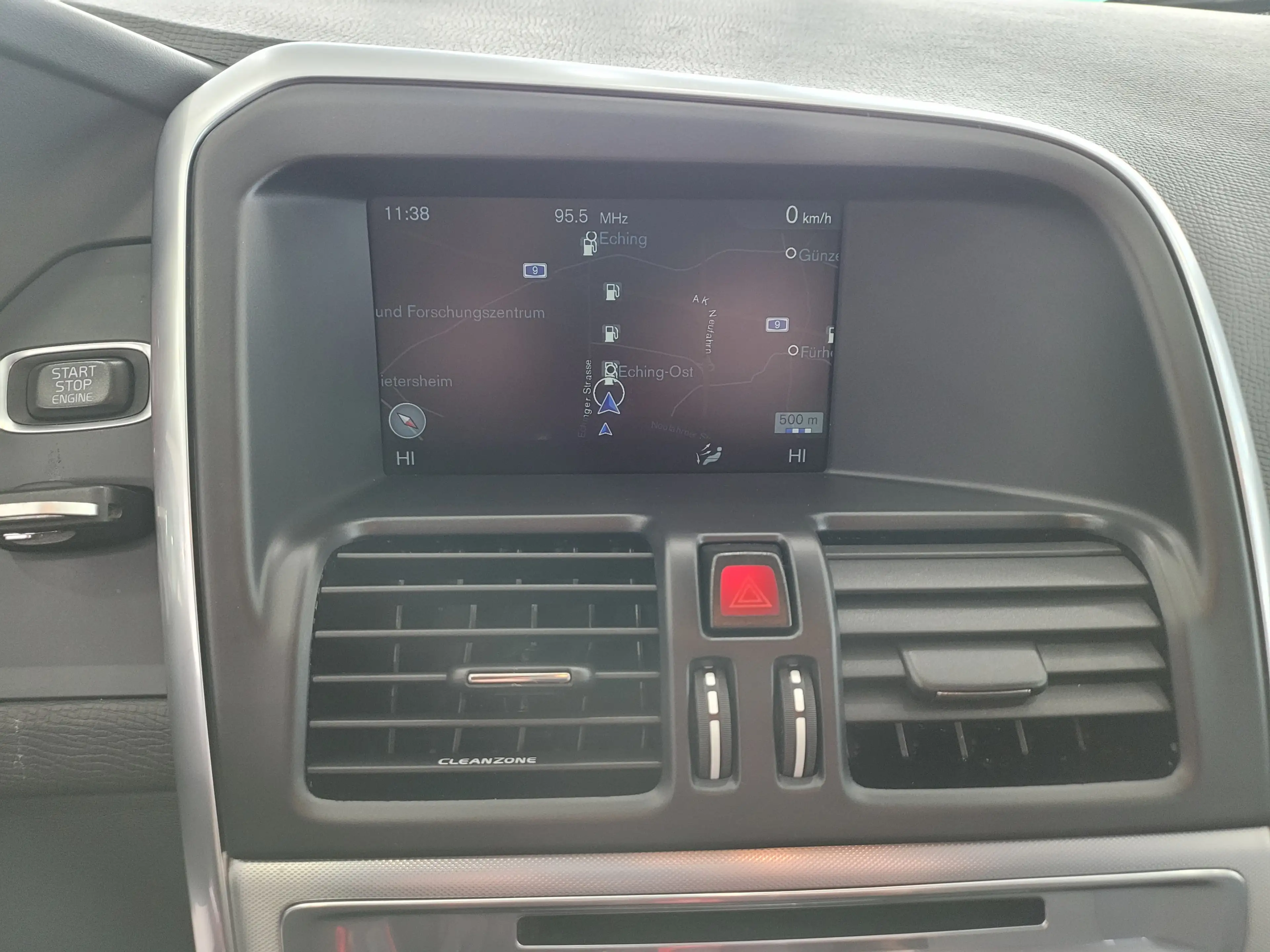 Volvo XC60 Kinetic 2WD+NAVI+PDC+AUTOMATIK — photo 13