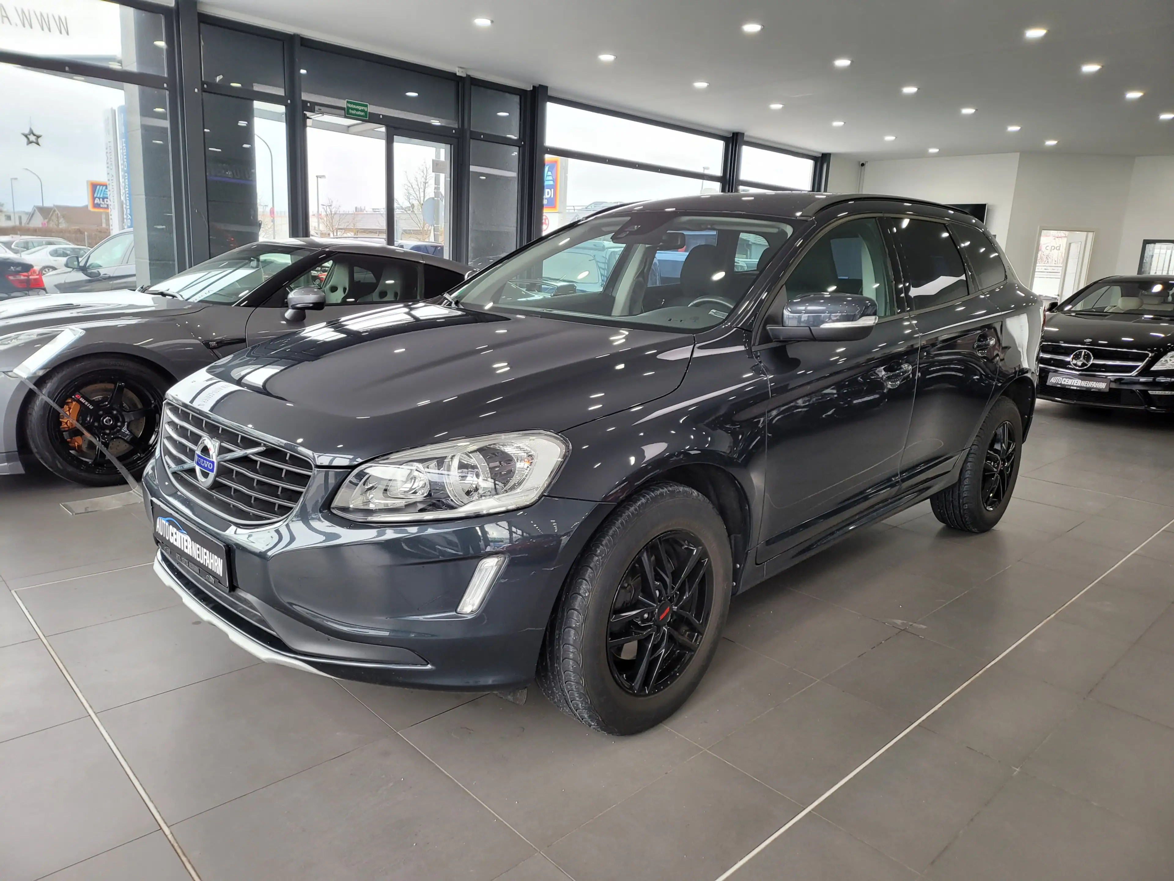 Volvo XC60 Kinetic 2WD+NAVI+PDC+AUTOMATIK — photo 3
