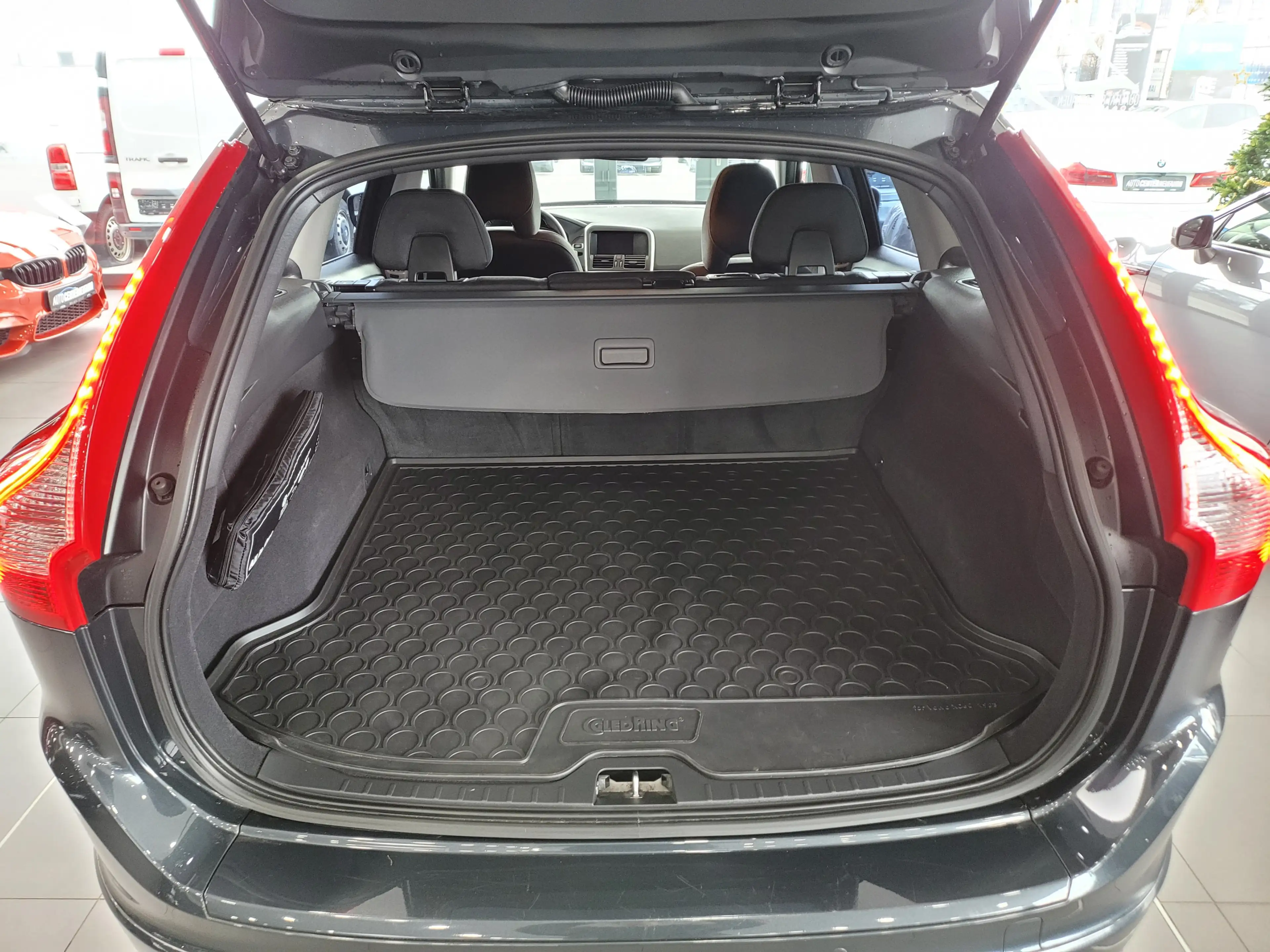 Volvo XC60 Kinetic 2WD+NAVI+PDC+AUTOMATIK — photo 8