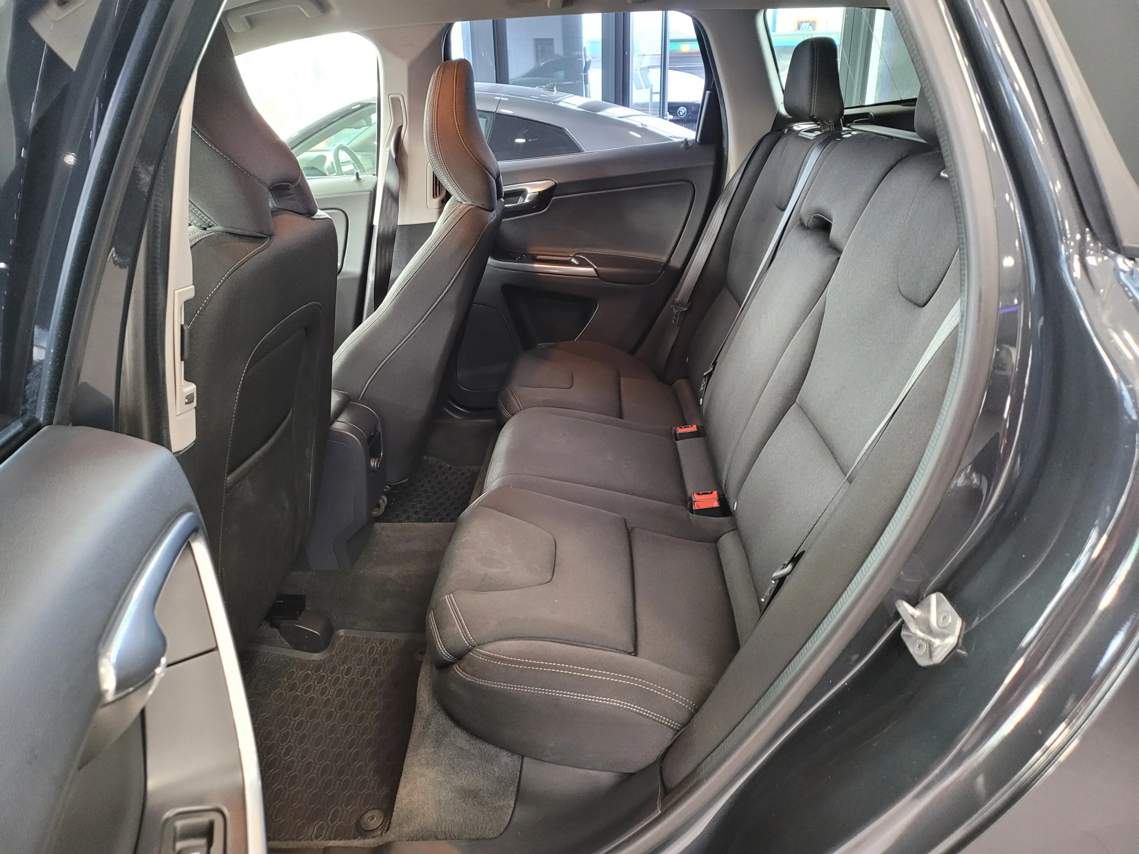 Volvo XC60 Kinetic 2WD+NAVI+PDC+AUTOMATIK — photo 9