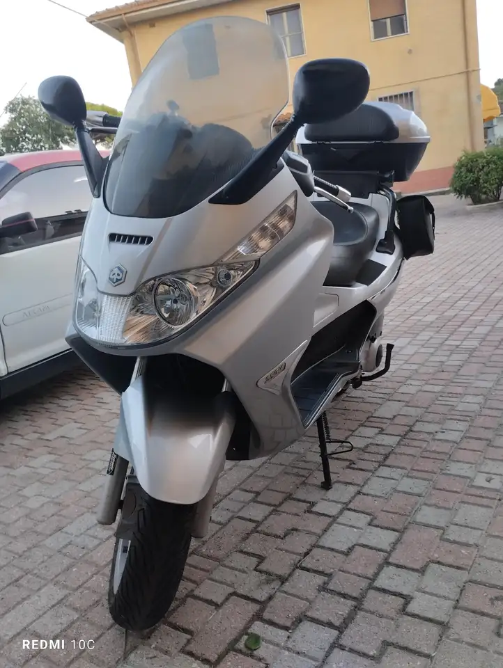 Piaggio X 8