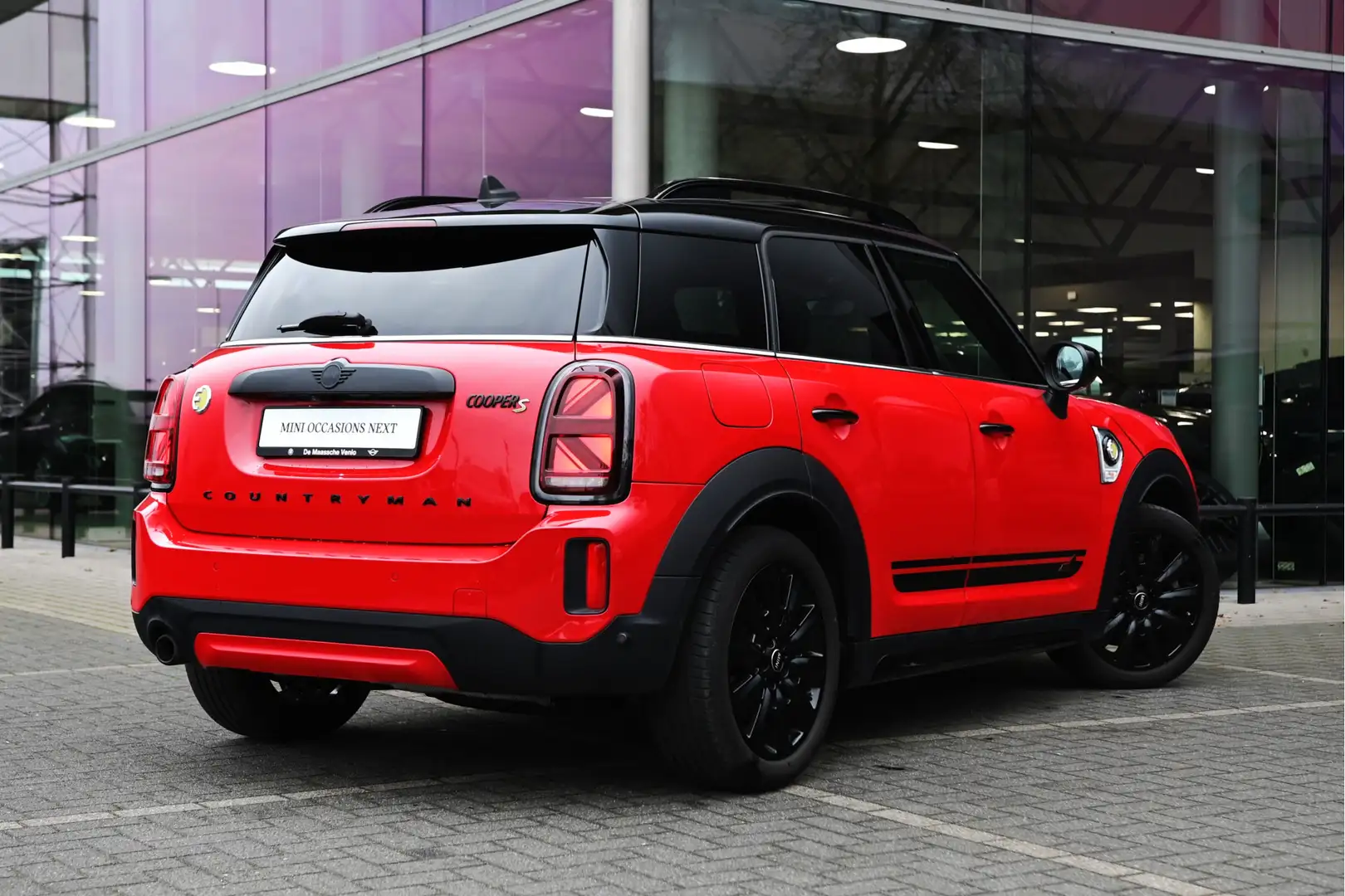 MINI Cooper S Countryman E ALL4 Classic Automaat / Panoramadak / Achteruitr Rood - 2