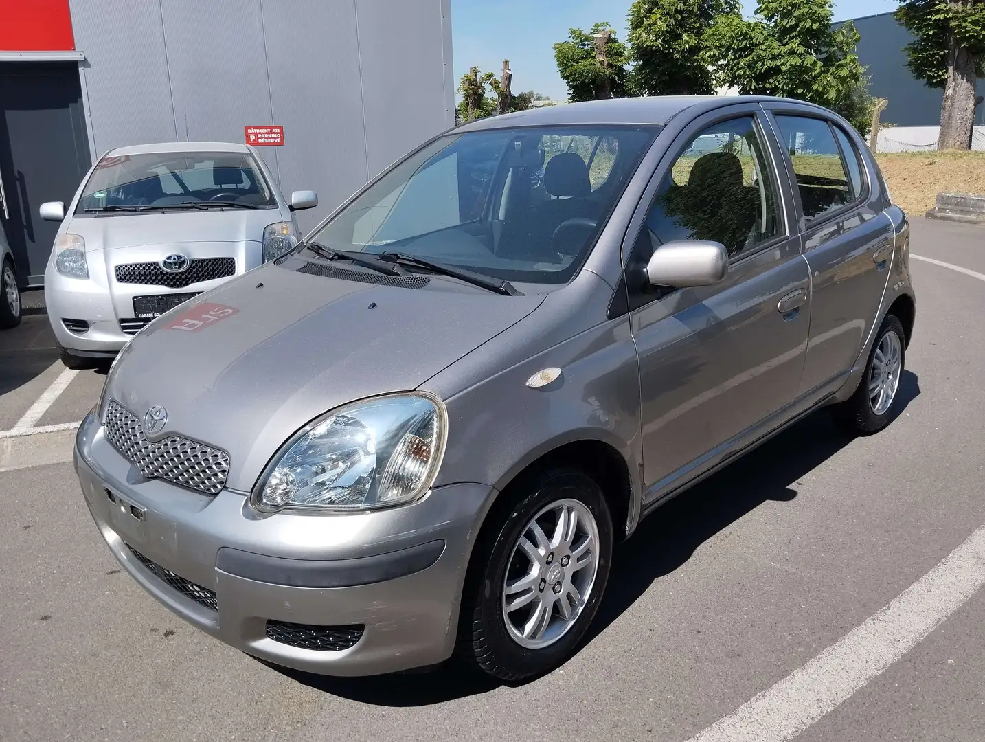Toyota Yaris 1.0i VVT-i 16v Pret a immatriculer Bej - 1