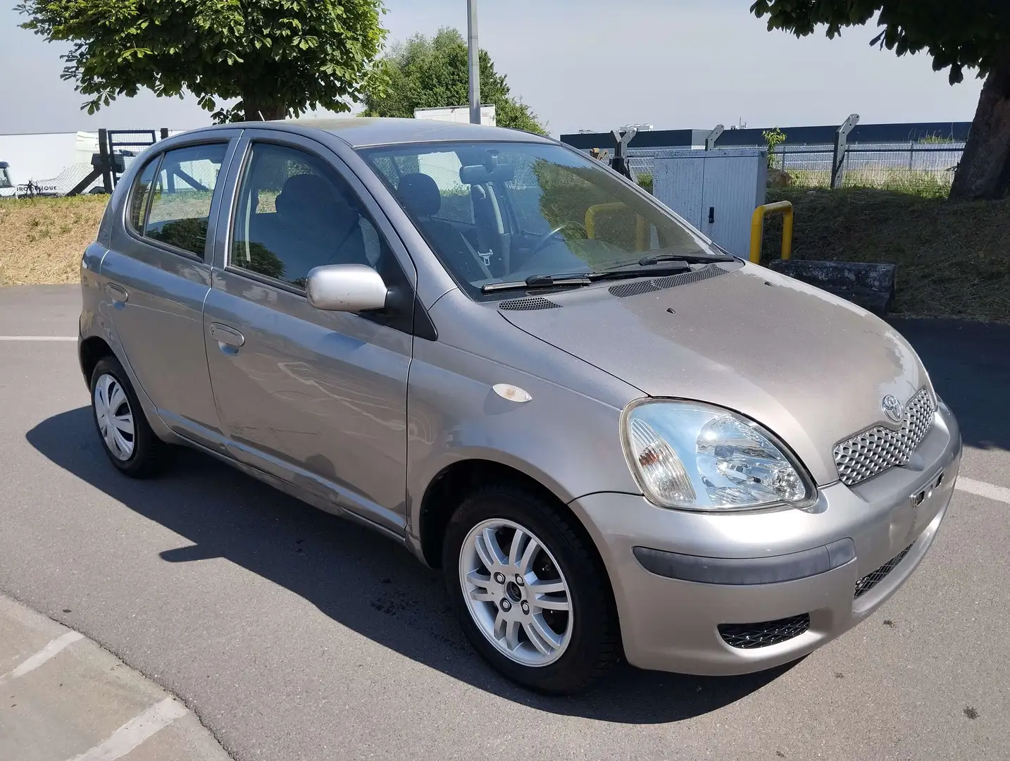 Toyota Yaris 1.0i VVT-i 16v Pret a immatriculer Bej - 2