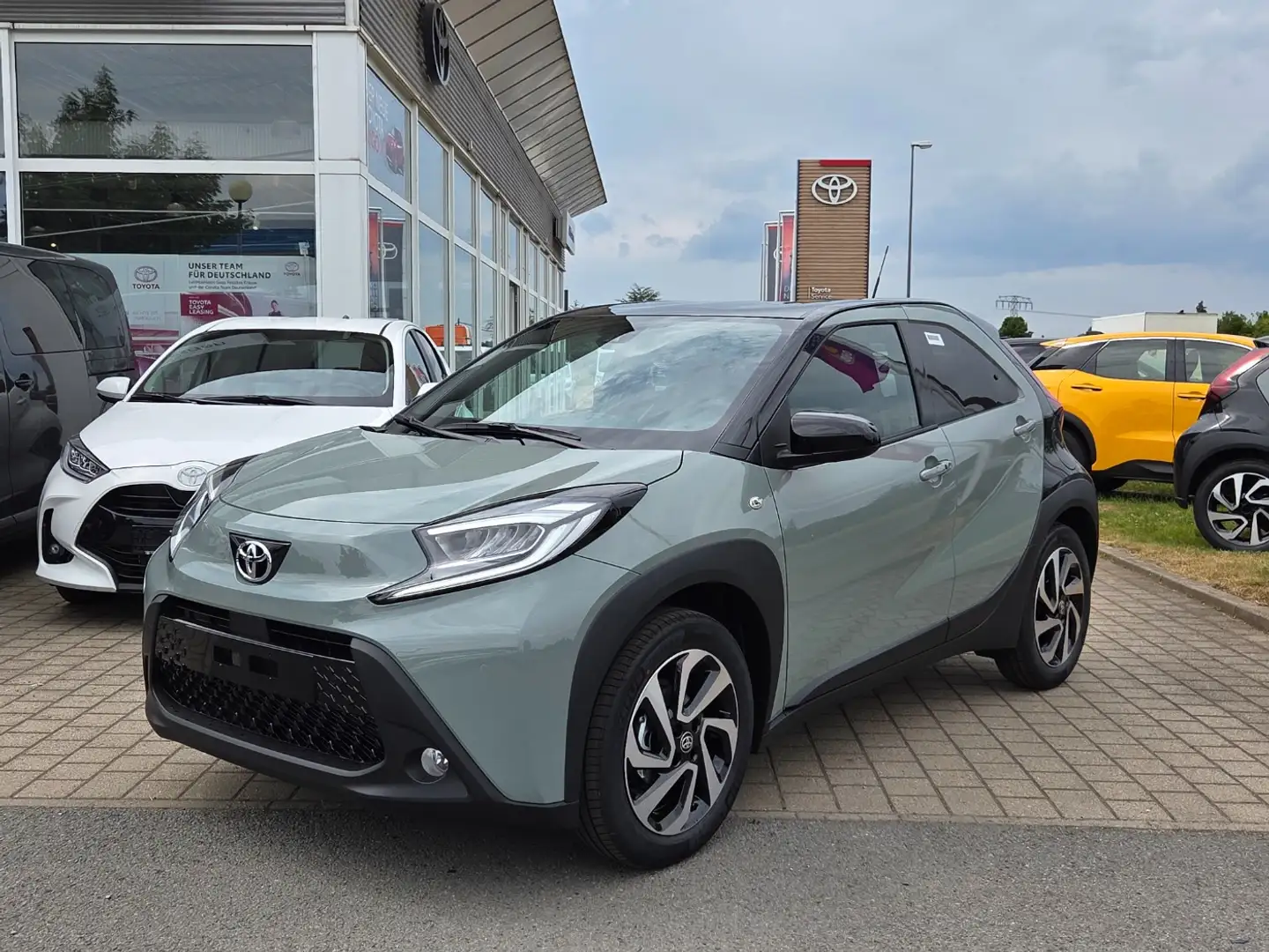 Toyota Aygo X 1.0 Teamplayer CVT LED Schwarz - 1