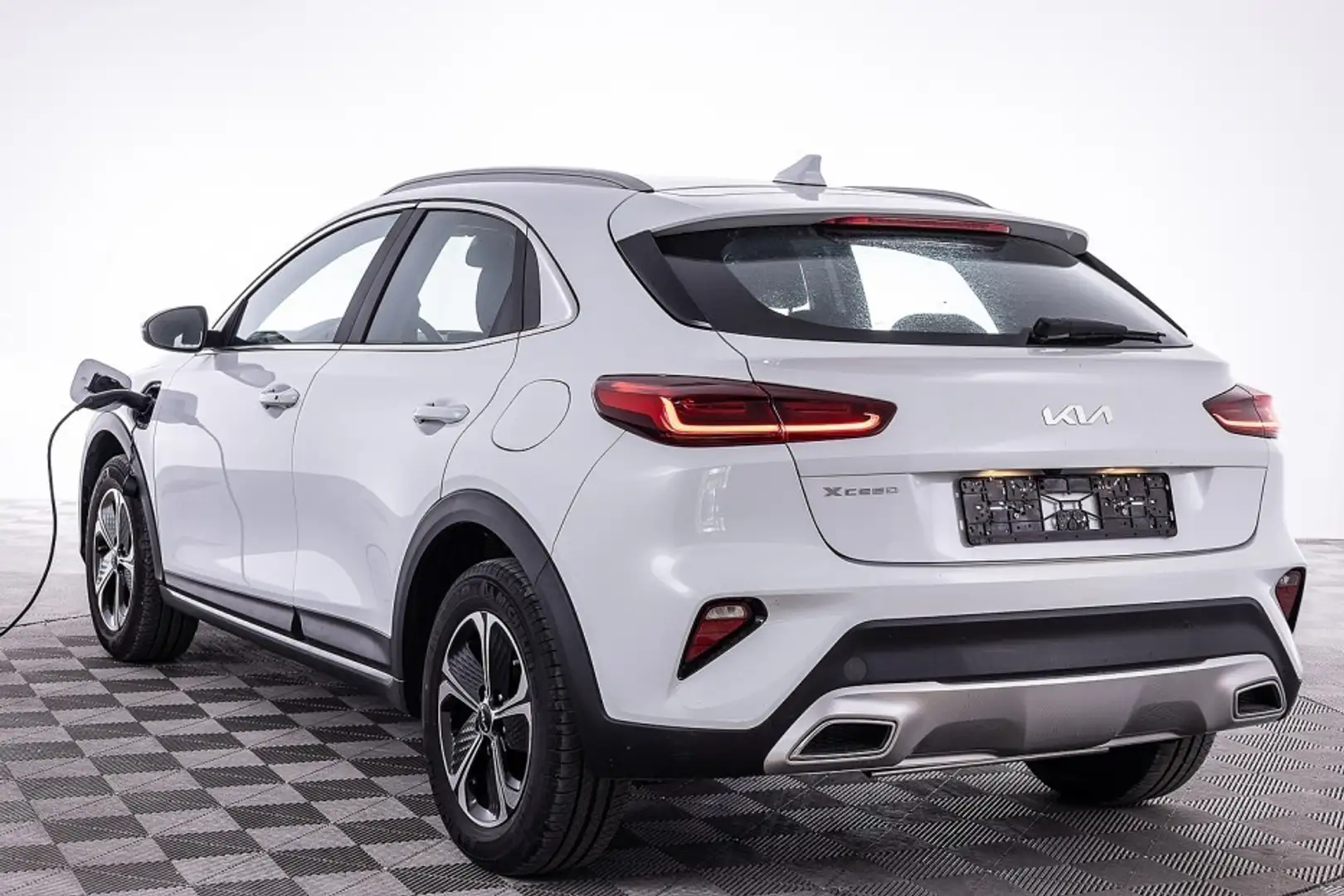 Kia XCeed 1.6 GDi PHEV DynamicLine | Full LED | ECC Wit - 2