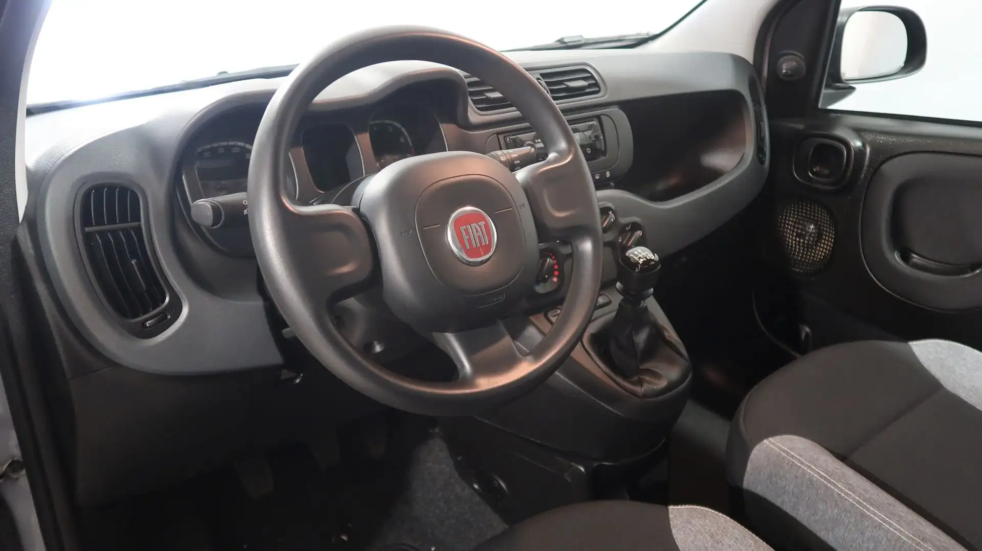 Fiat Panda 1.0 FireFly S&S Hybrid Grau - 2