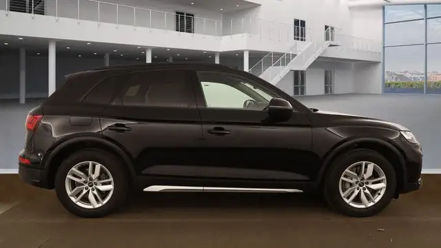 Audi Q5 view 6