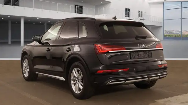 Audi Q5 view 3