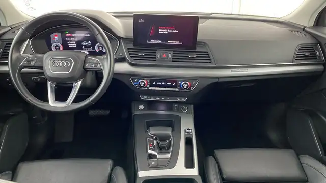 Audi Q5 view 11