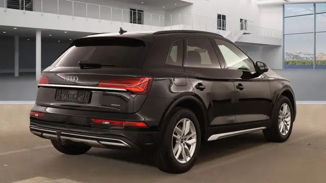 Audi Q5 view 4