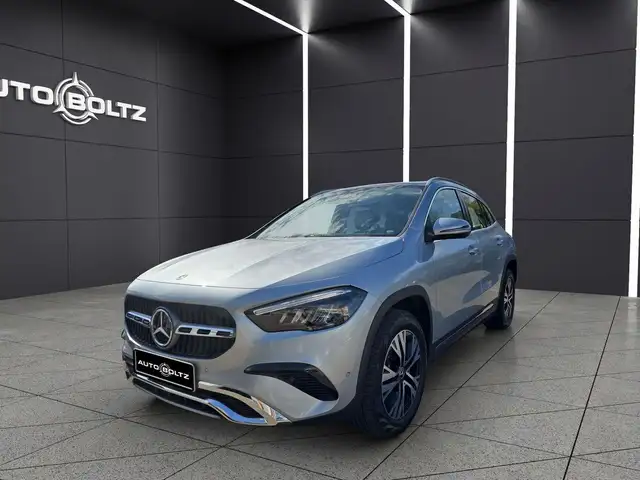 Mercedes-Benz GLA 200 PANO MBUX KAMERA LED WINTER SHZ NAVI PDC