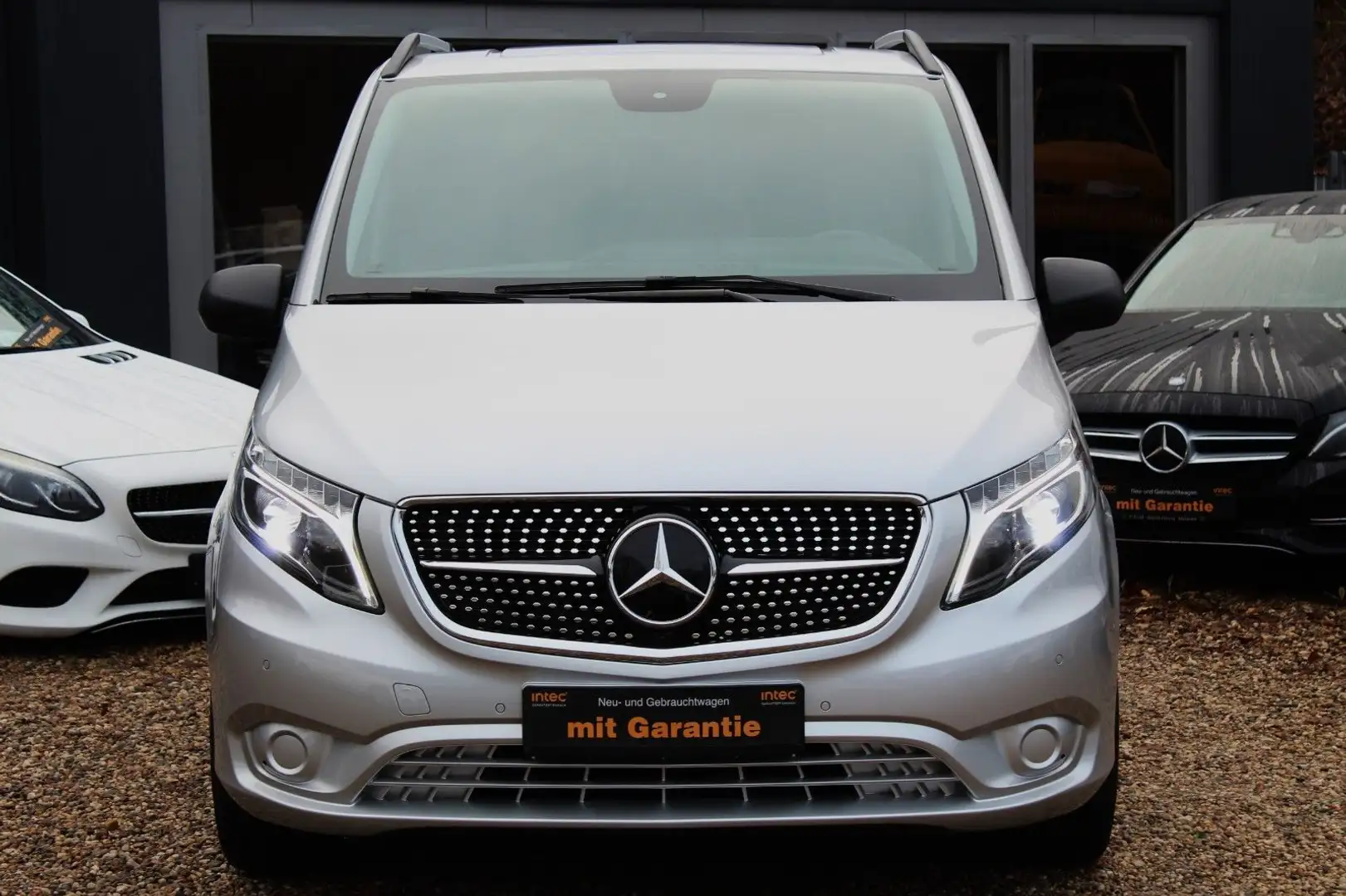 Mercedes-Benz V 220 Vito Tourer 116 CDI Pro 4-Matic kompakt Srebrny - 2