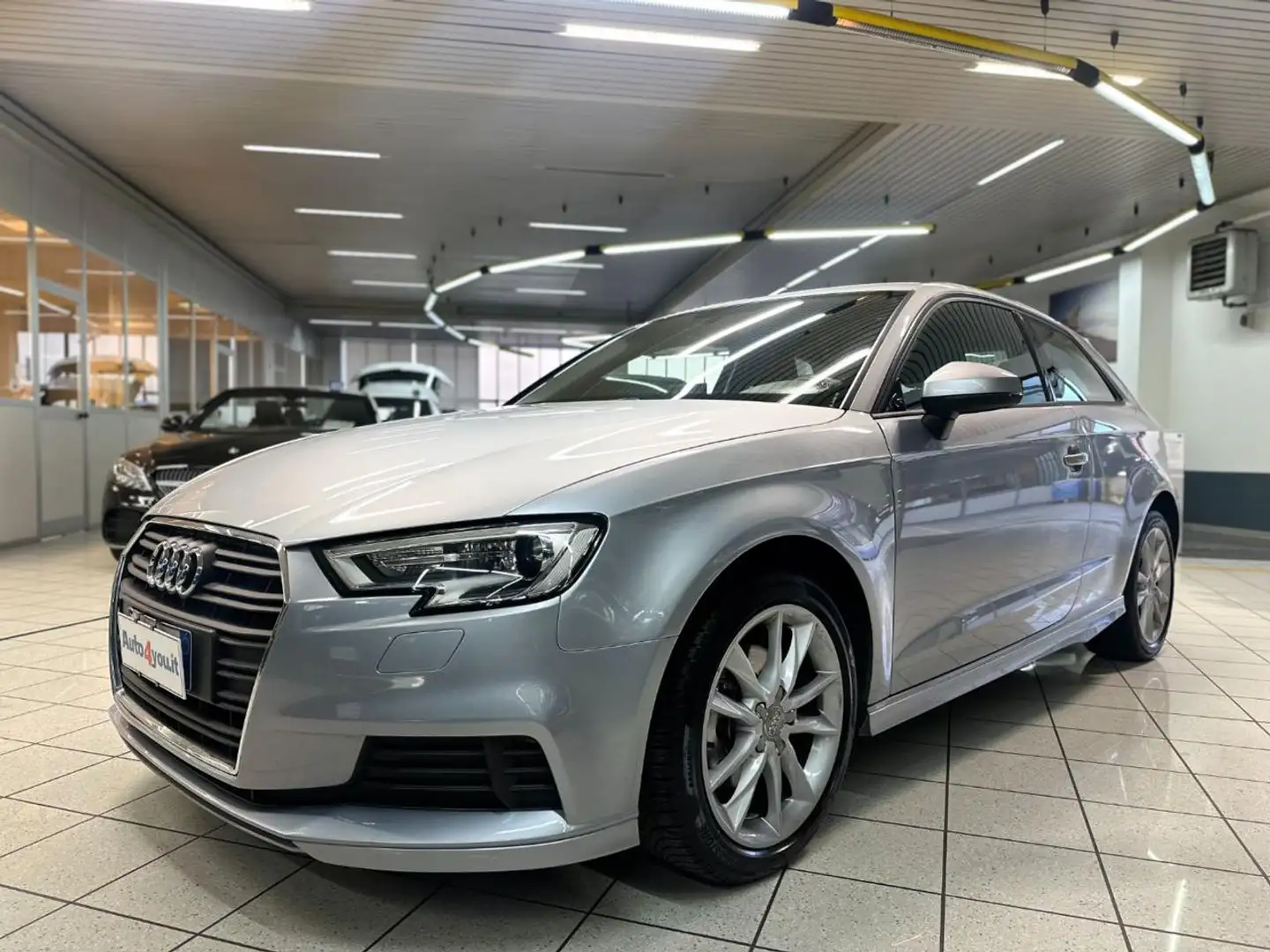 Audi A3 1.5 TFSI COD Sport UNI PROP Silber - 2
