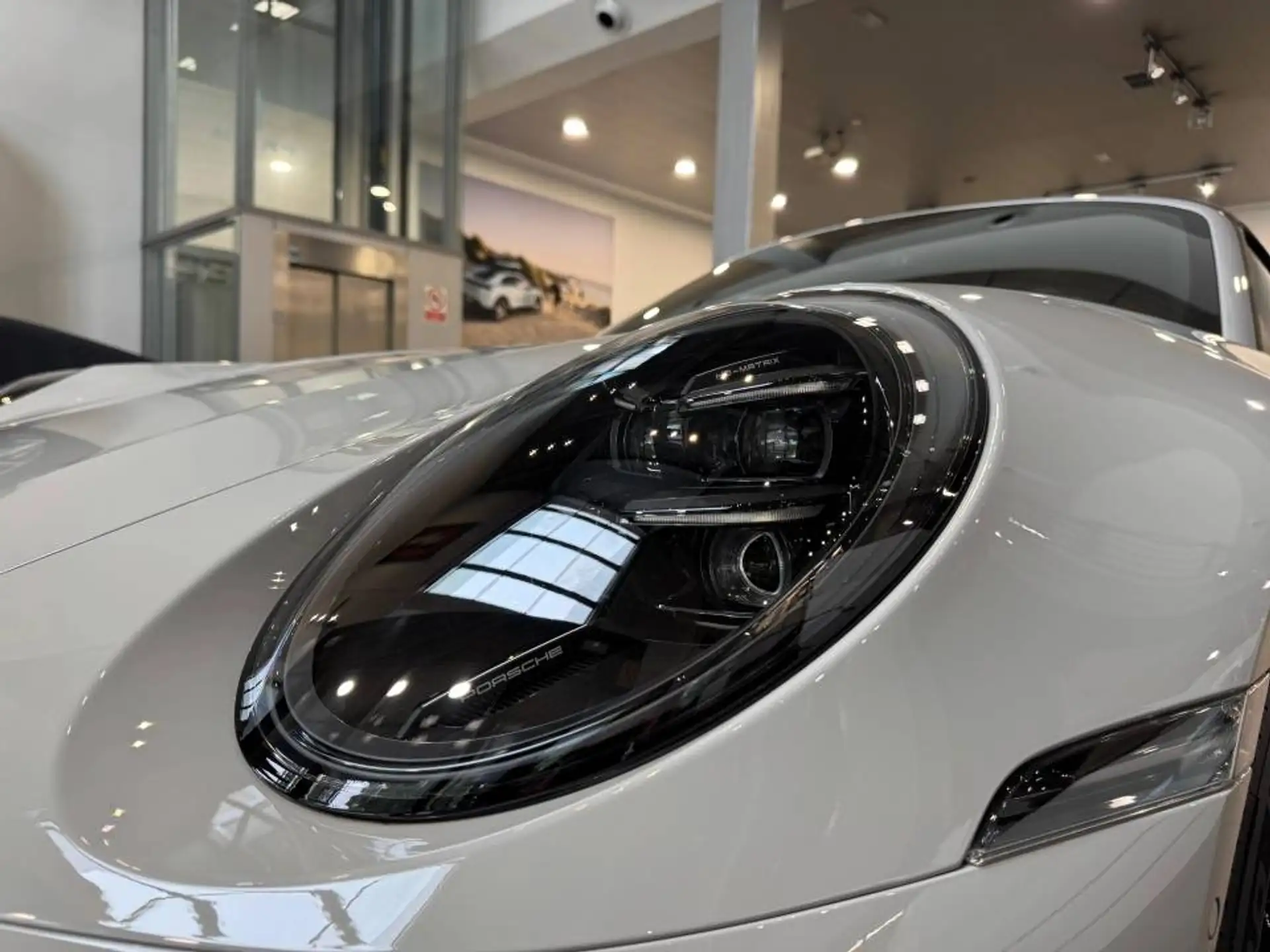 포르쉐 911 Carrera 4 GTS Cabriolet 2026 화이트 사진 8