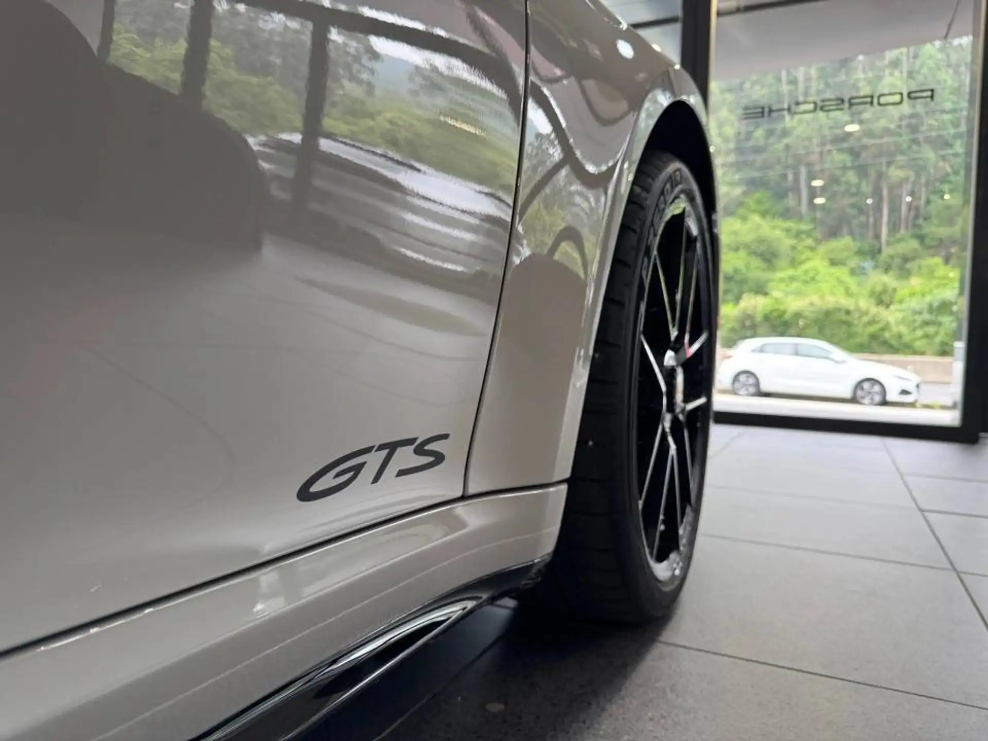 포르쉐 911 Carrera 4 GTS Cabriolet 2026 화이트 사진 6