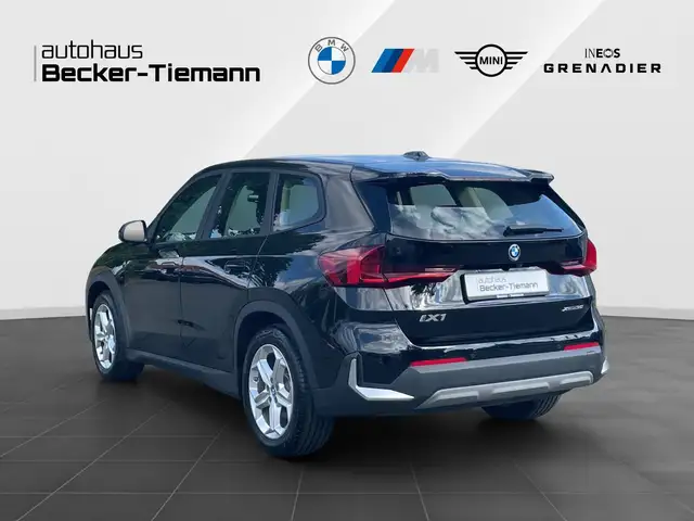 BMW Ix view 4