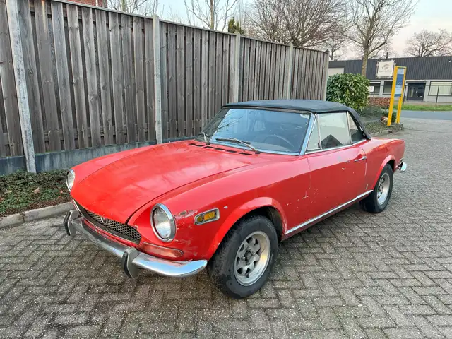 Fiat 124 Spider