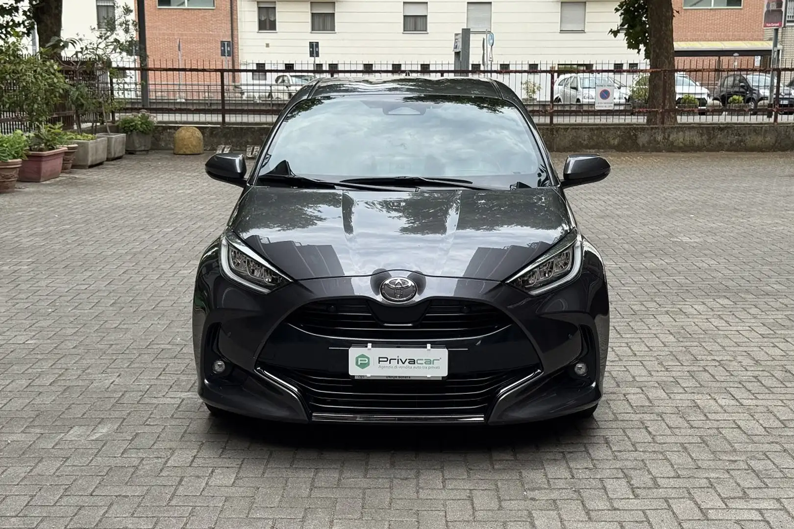 Toyota Yaris Yaris 1.5 130 Hybrid 5 porte Lounge Zilver - 2