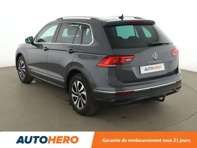 Volkswagen Tiguan view 4